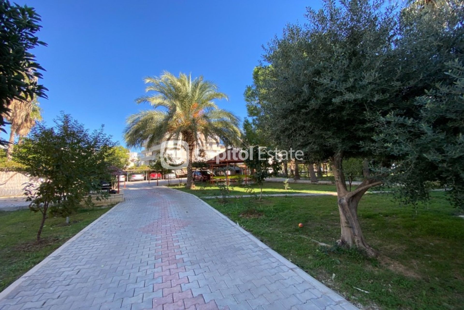 Condominio en Oba, Antalya 11180608