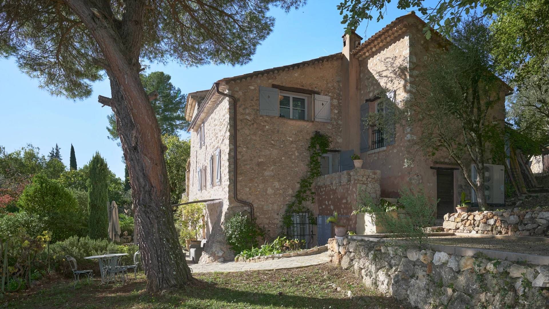 Rumah di Rencana Le, Provence-Alpes-Cote d'Azur 11180939