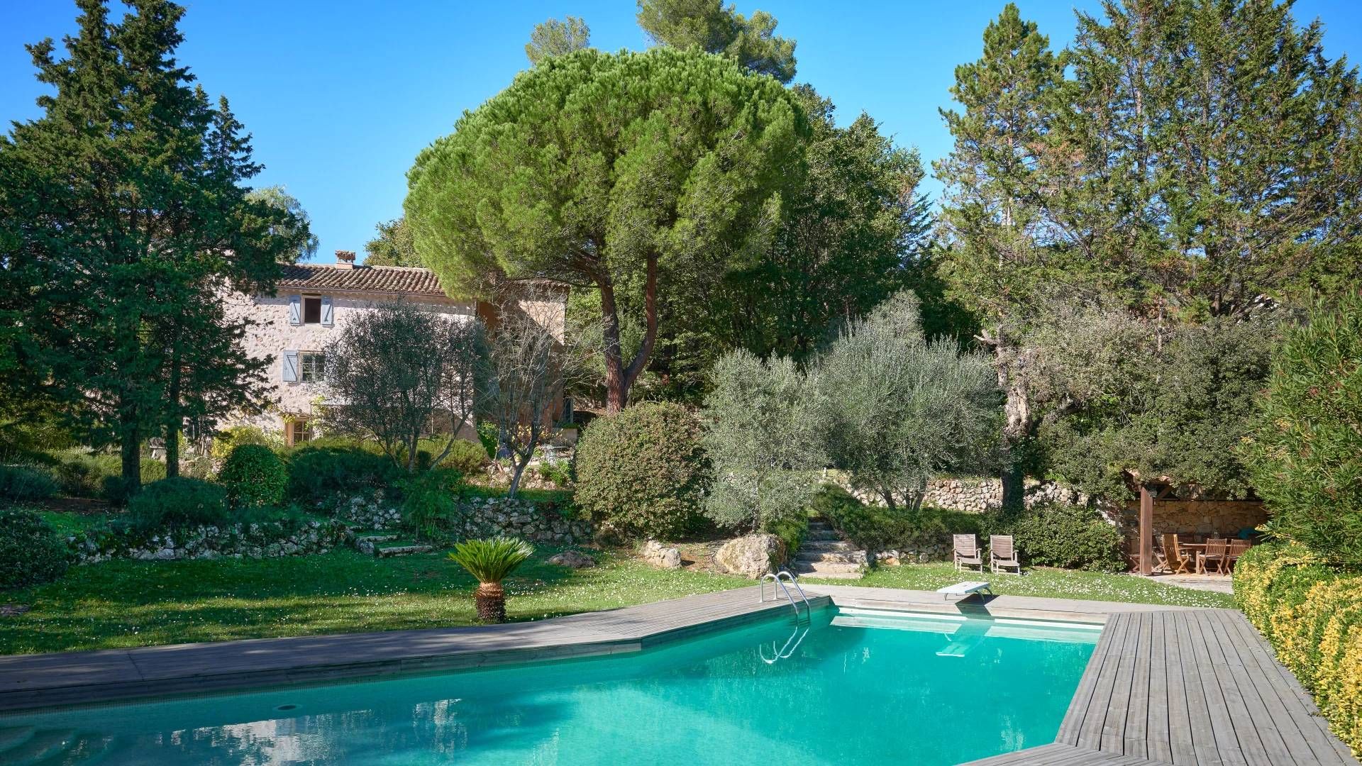 Huis in Roquefort-les-Pins, Provence-Alpes-Côte d'Azur 11180939