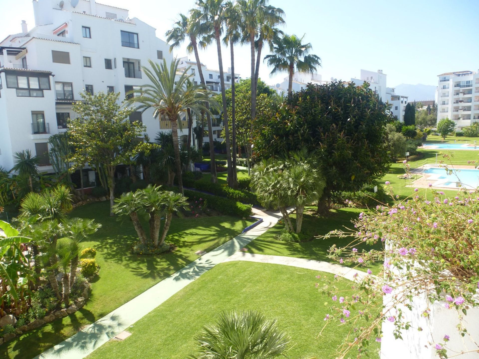 Condominium in Marbella, Andalucía 11181633