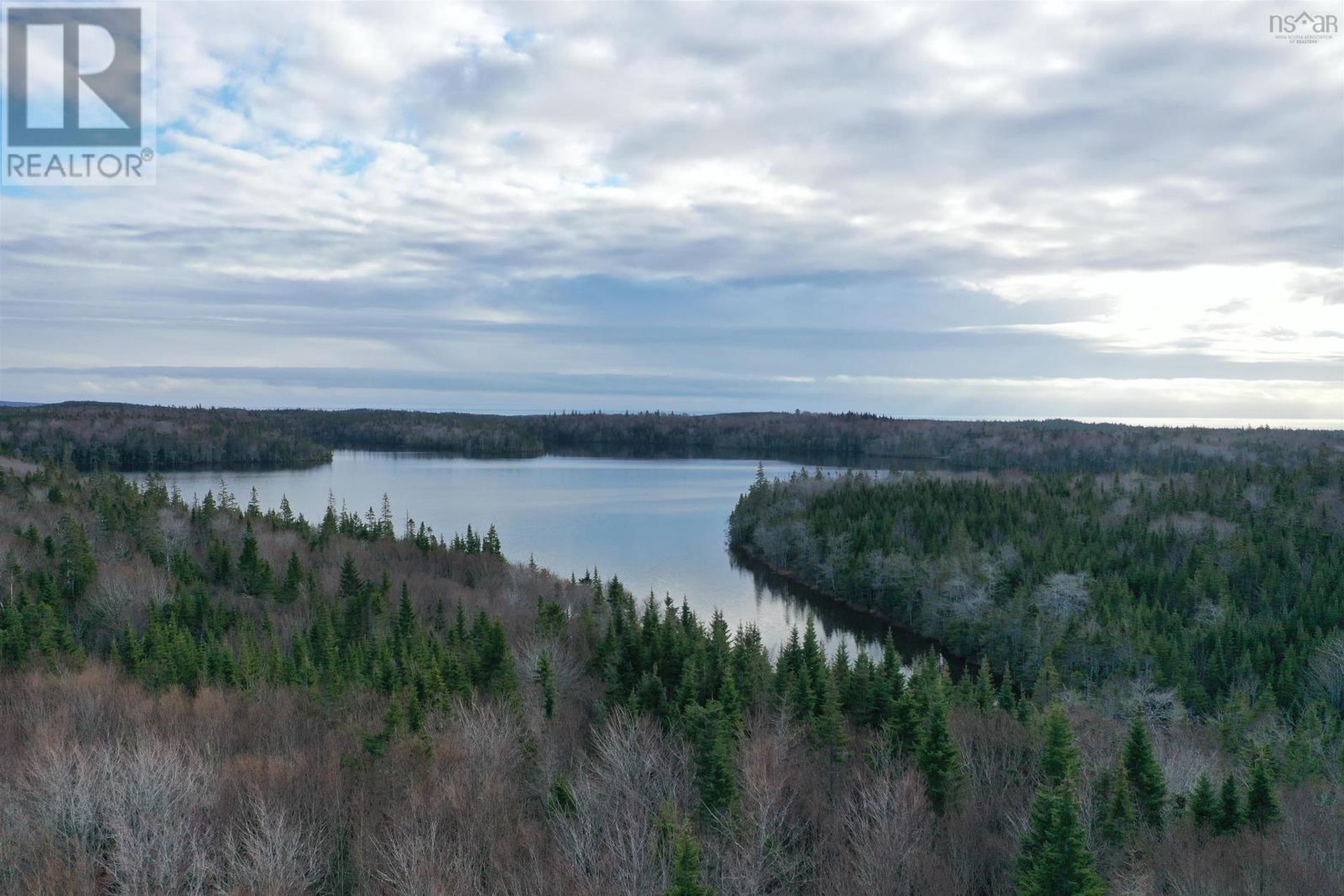 土地 在 Baddeck, Nova Scotia 11181673