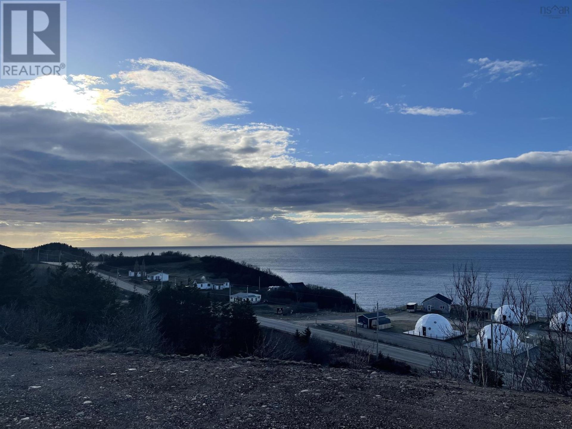 Maa sisään Pleasant Bay, Nova Scotia 11181790