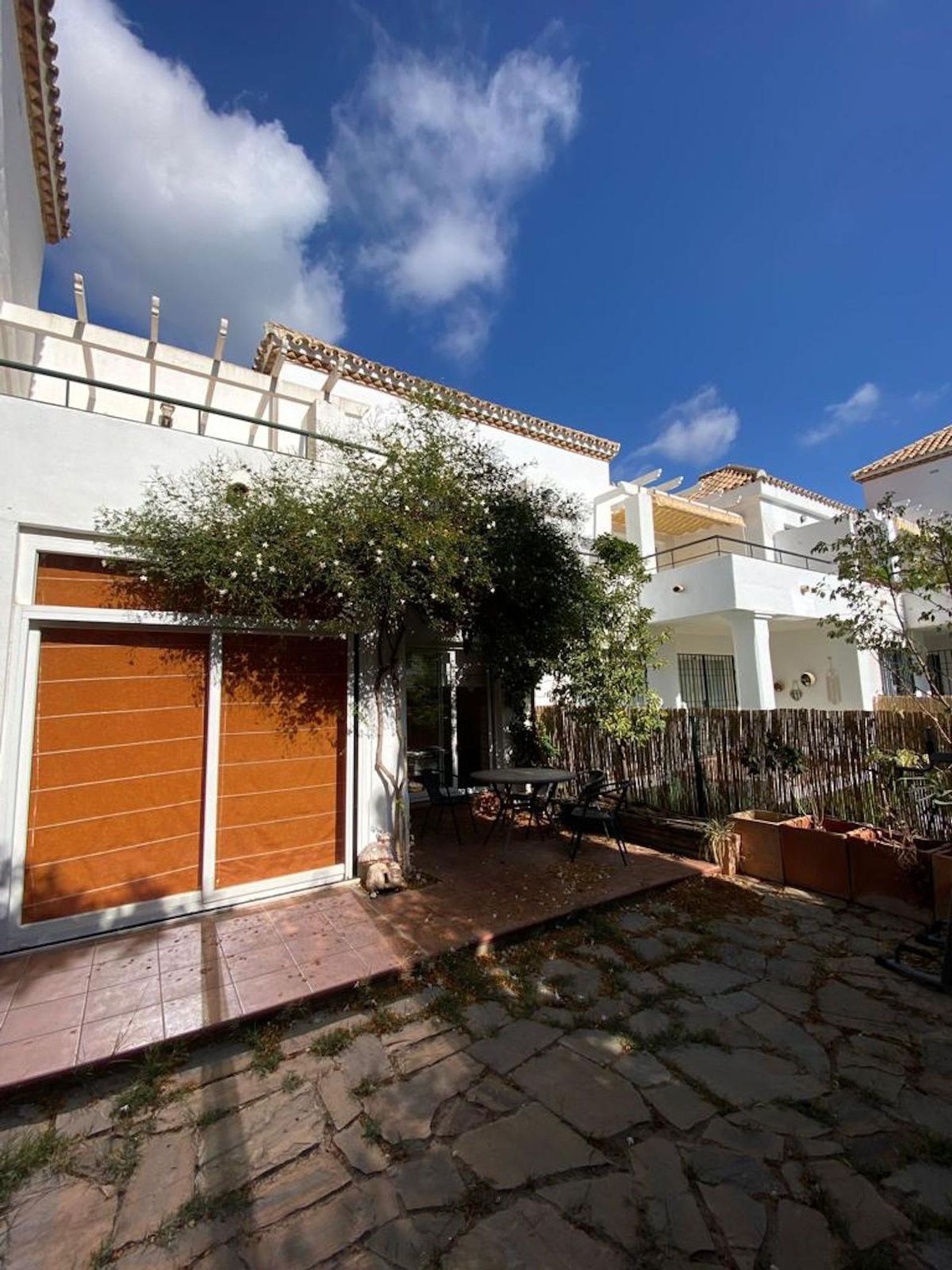 Condominium in Marbella, Andalucía 11181796