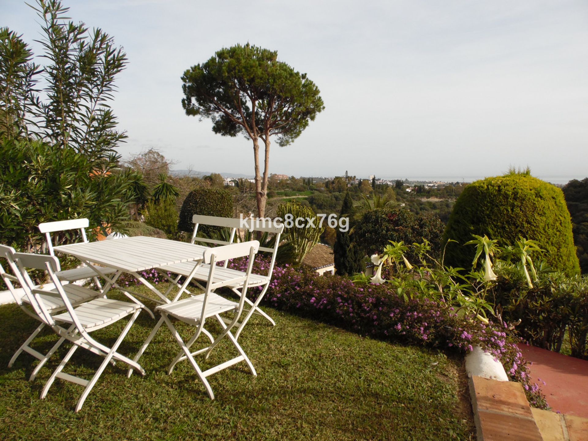 Condominium in Benahavis, Andalusië 11182042