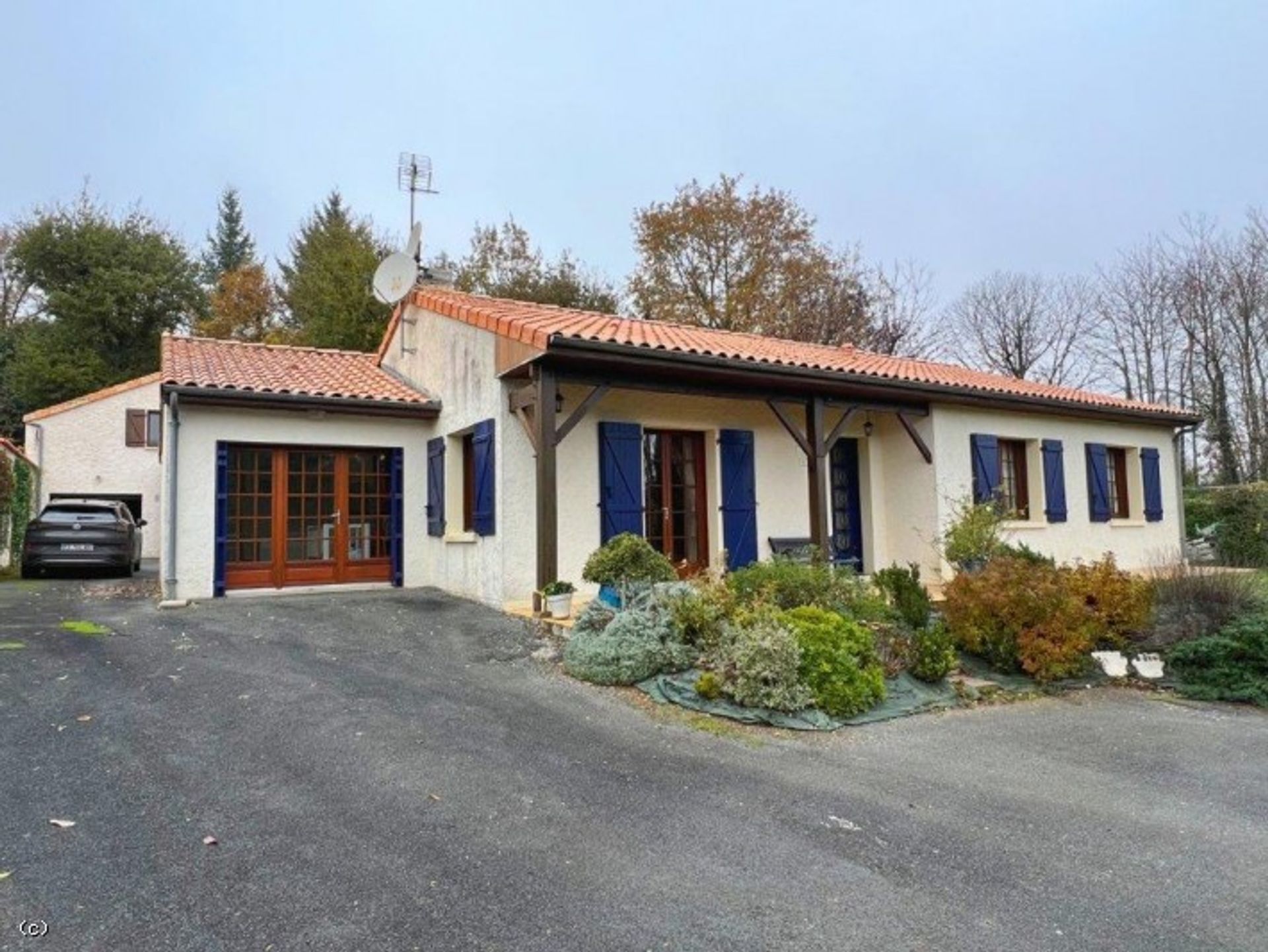 Hus i Charroux, Nouvelle-Aquitaine 11183496