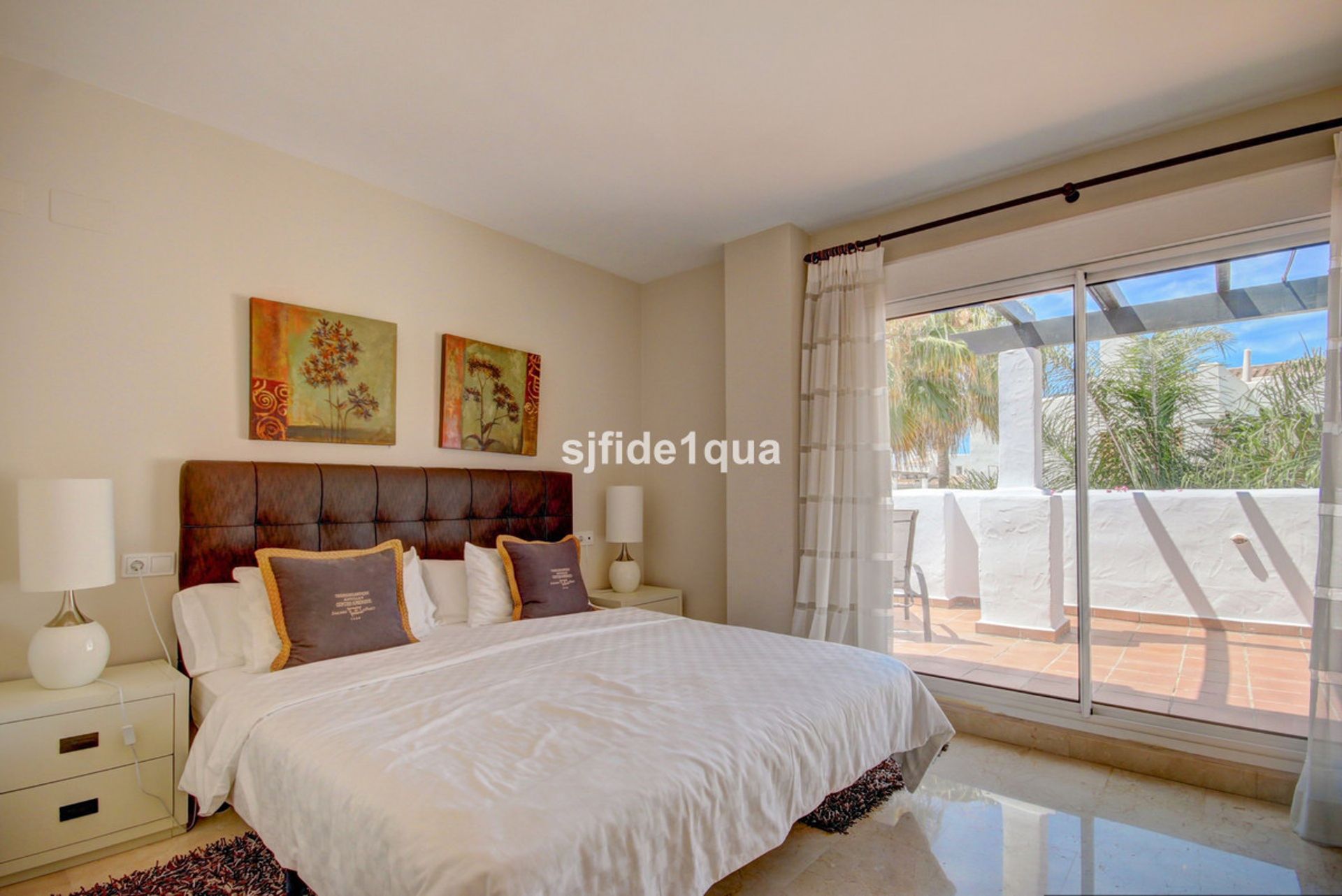 Condominium in , Andalusia 11184847