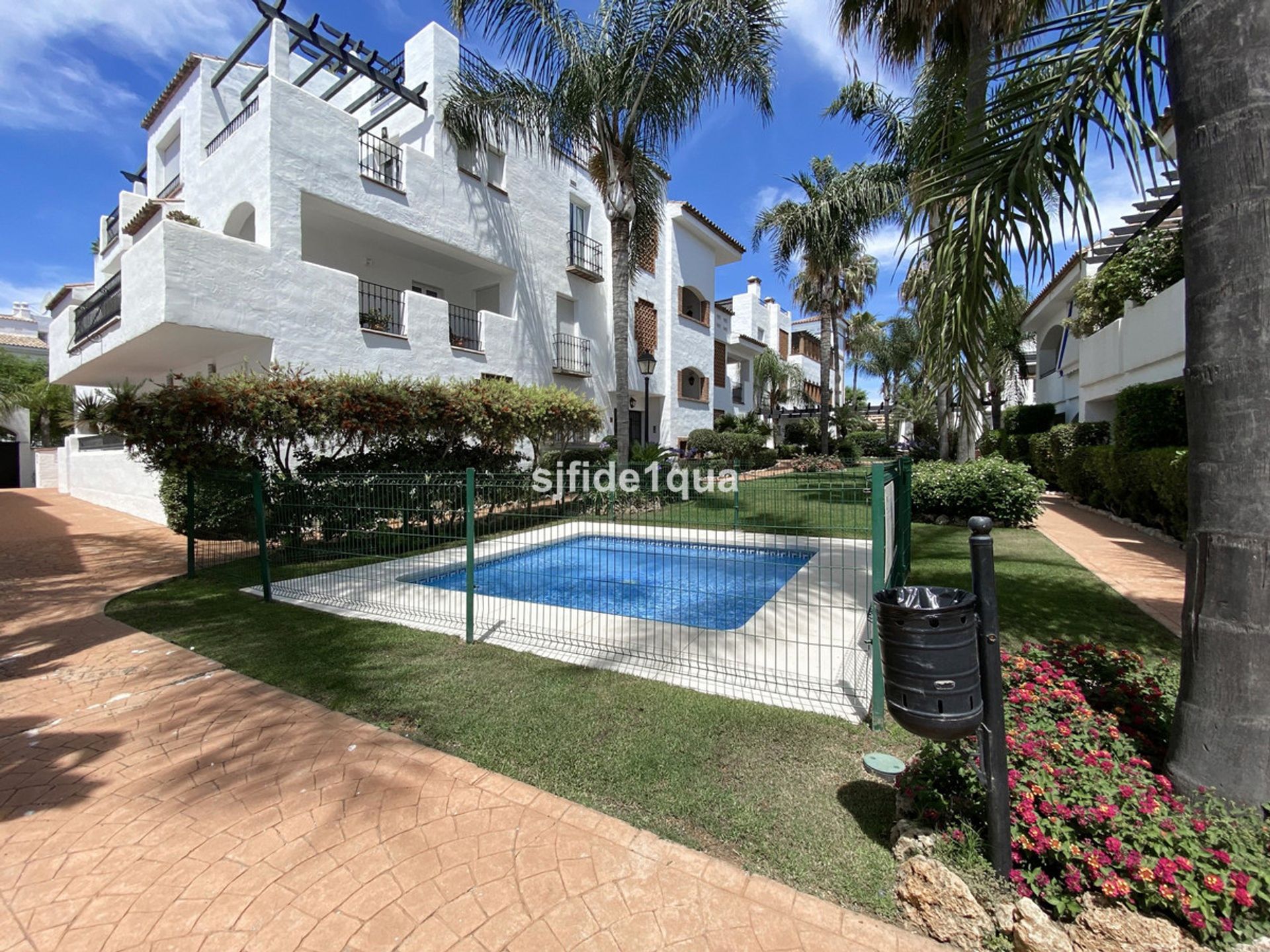 Condominium in , Andalusia 11184847