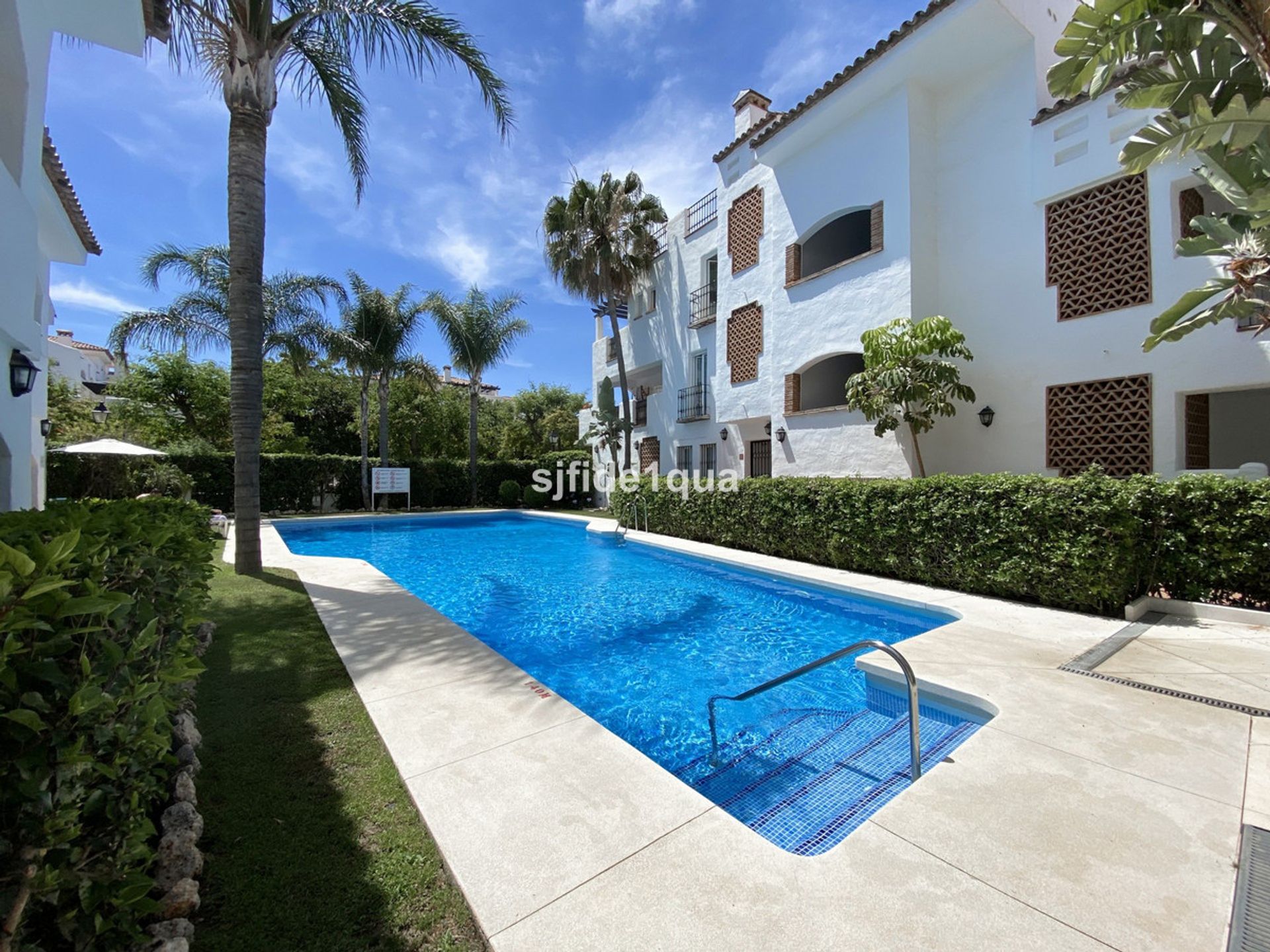 Condominium in , Andalusia 11184847