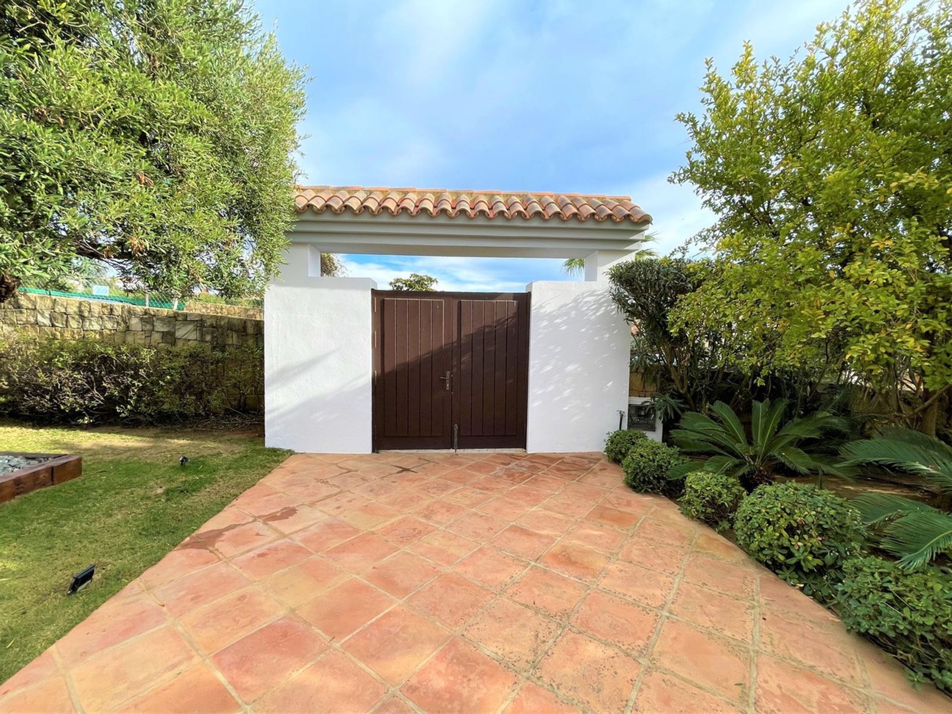 rumah dalam Puerto de la Duquesa, Andalusia 11184897