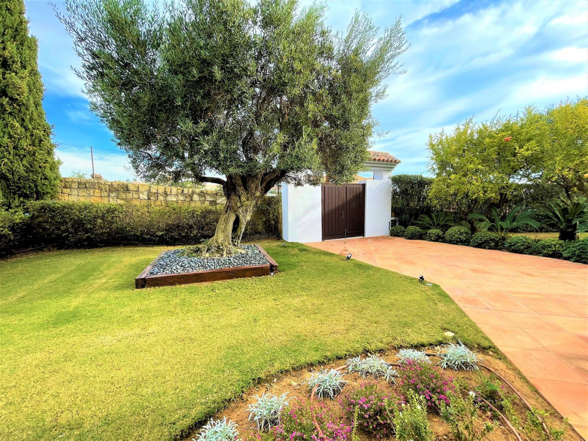 rumah dalam Puerto de la Duquesa, Andalusia 11184897