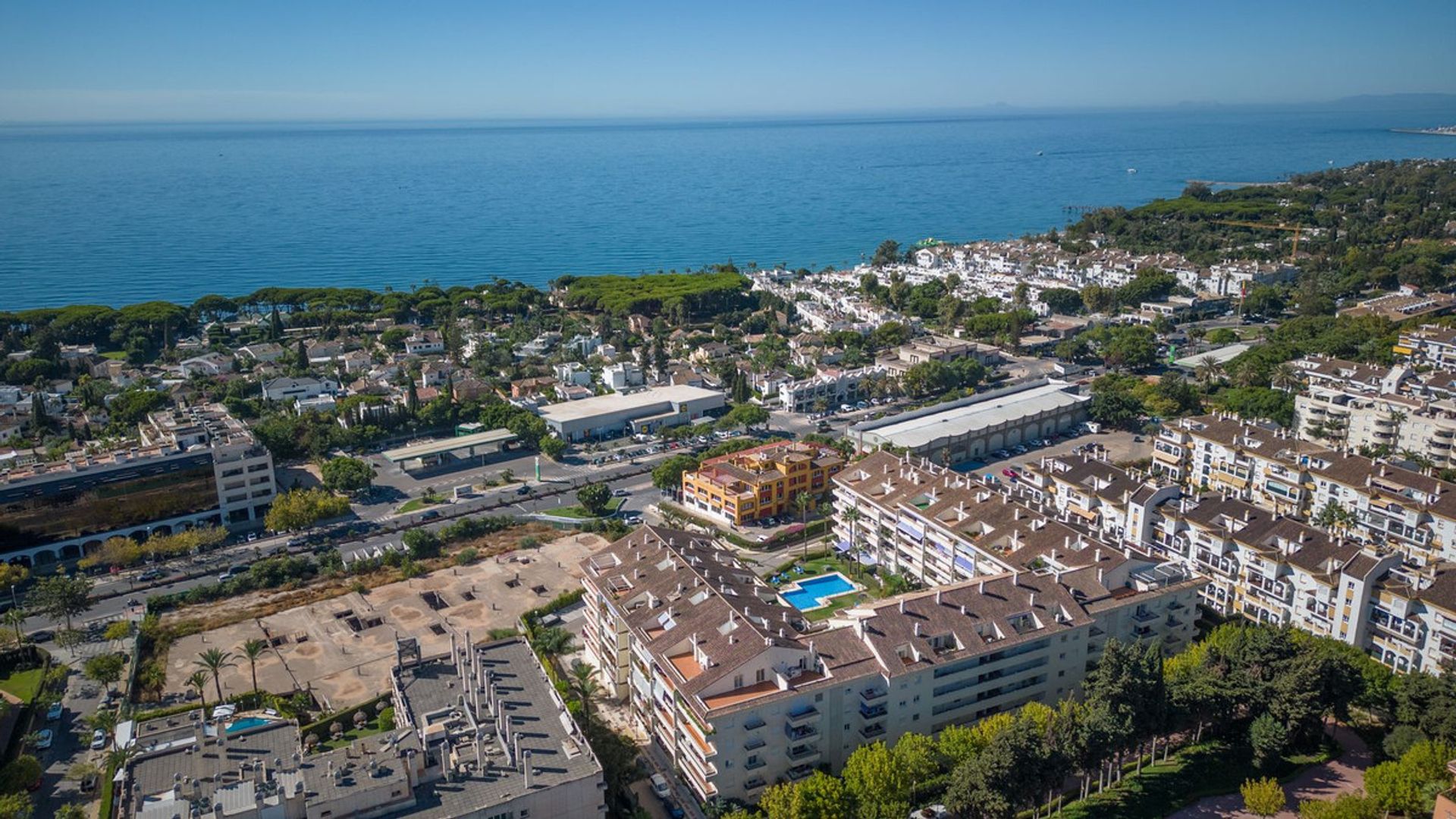 Condominium in Marbella, Andalucía 11184987