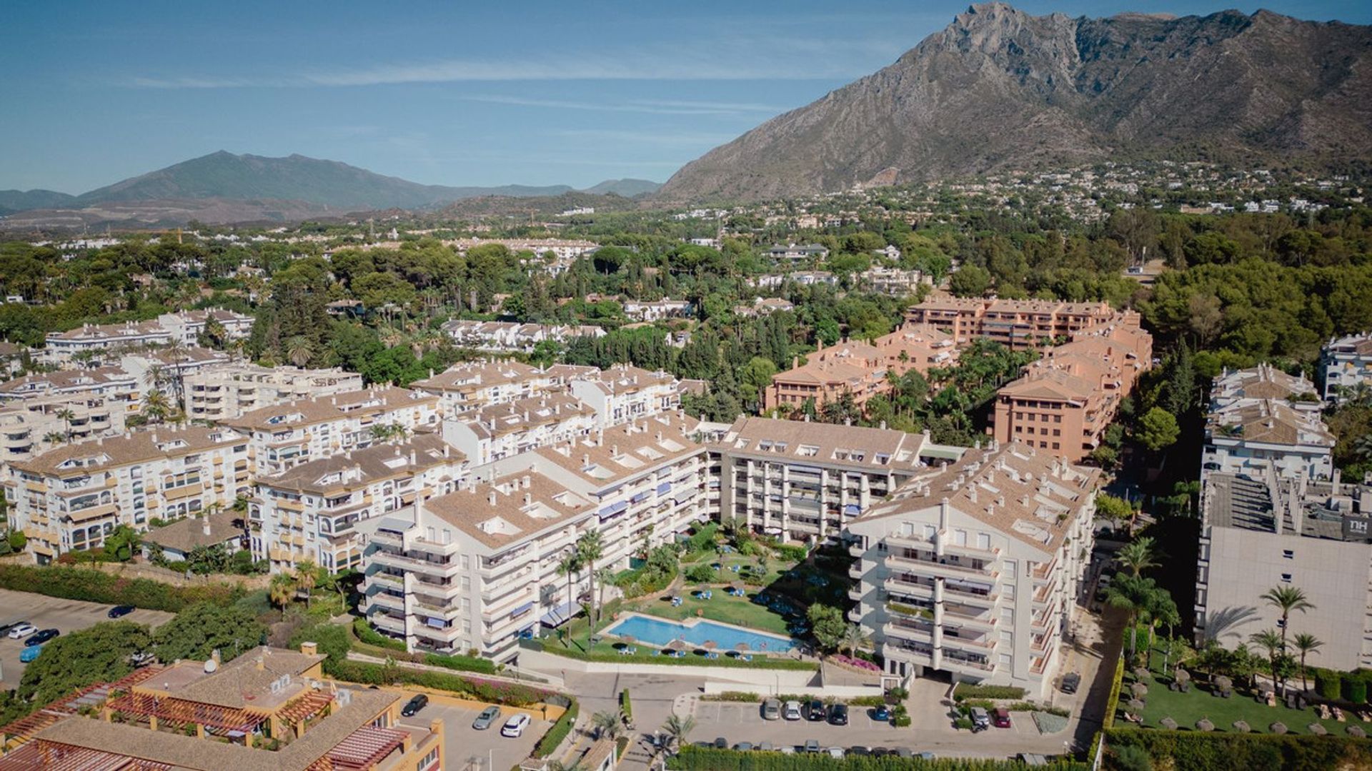 Condominium in Marbella, Andalucía 11184987