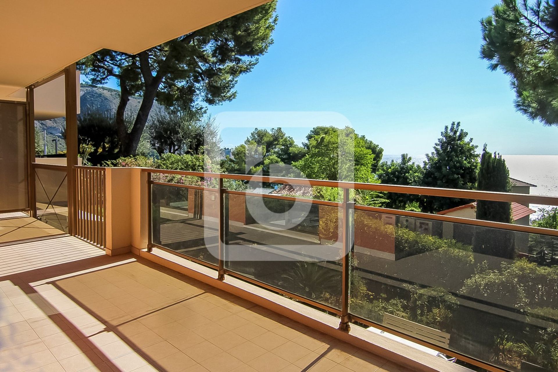 Osakehuoneisto sisään Eze, Provence-Alpes-Cote d'Azur 11185557