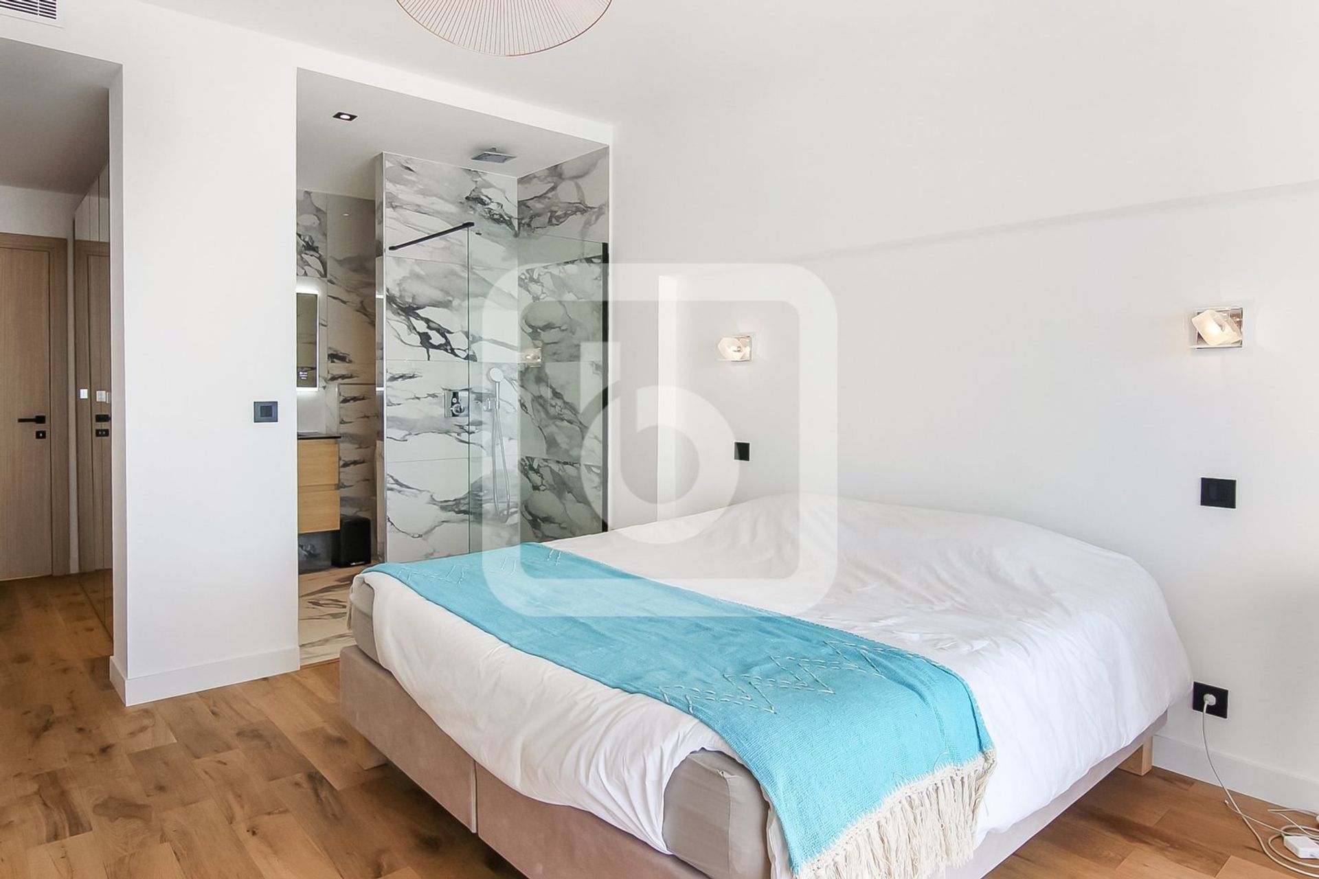 Condominium dans Antibes, Provence-Alpes-Côte d'Azur 11185563