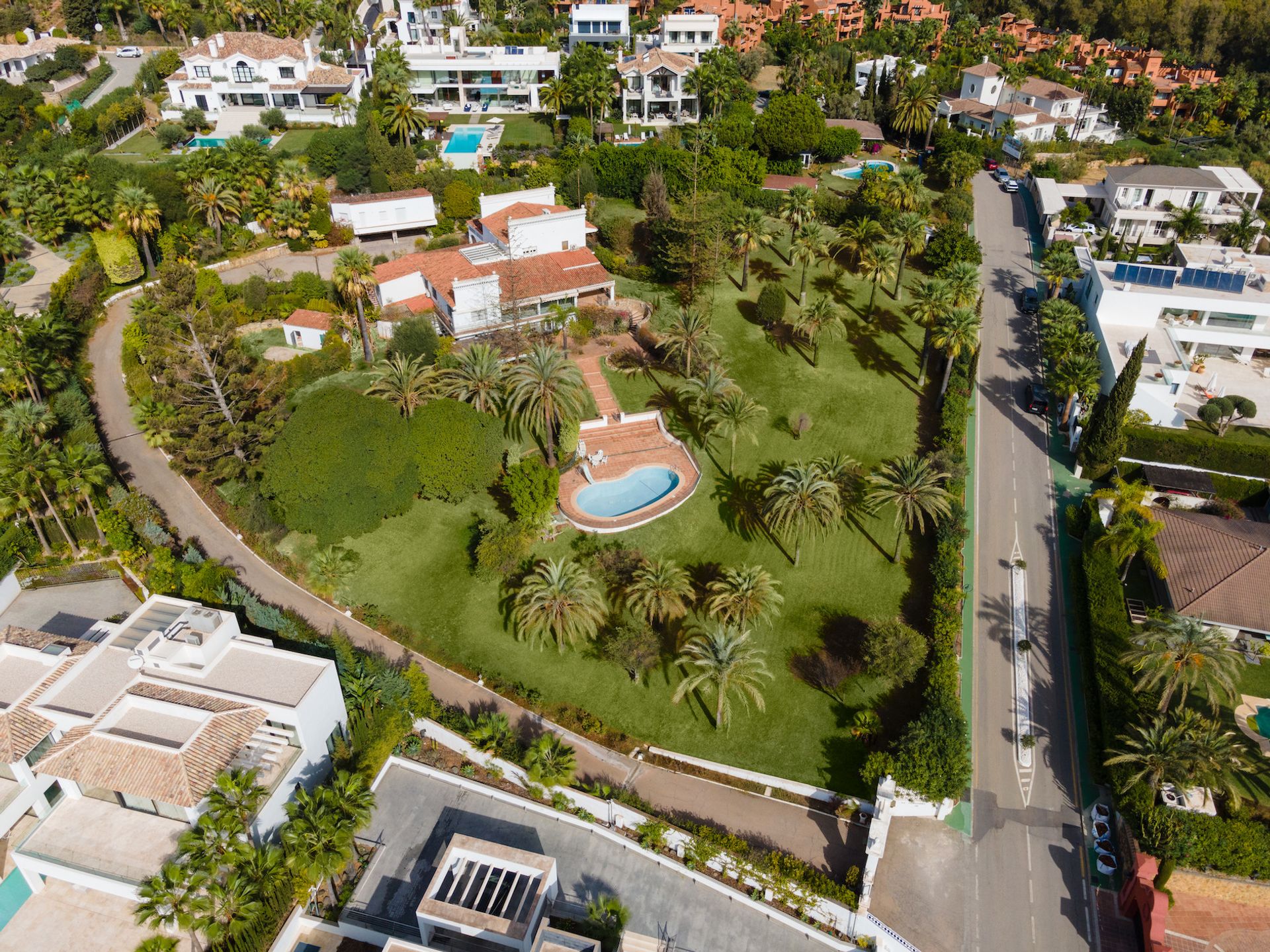 Land in Marbella, Andalucía 11185731