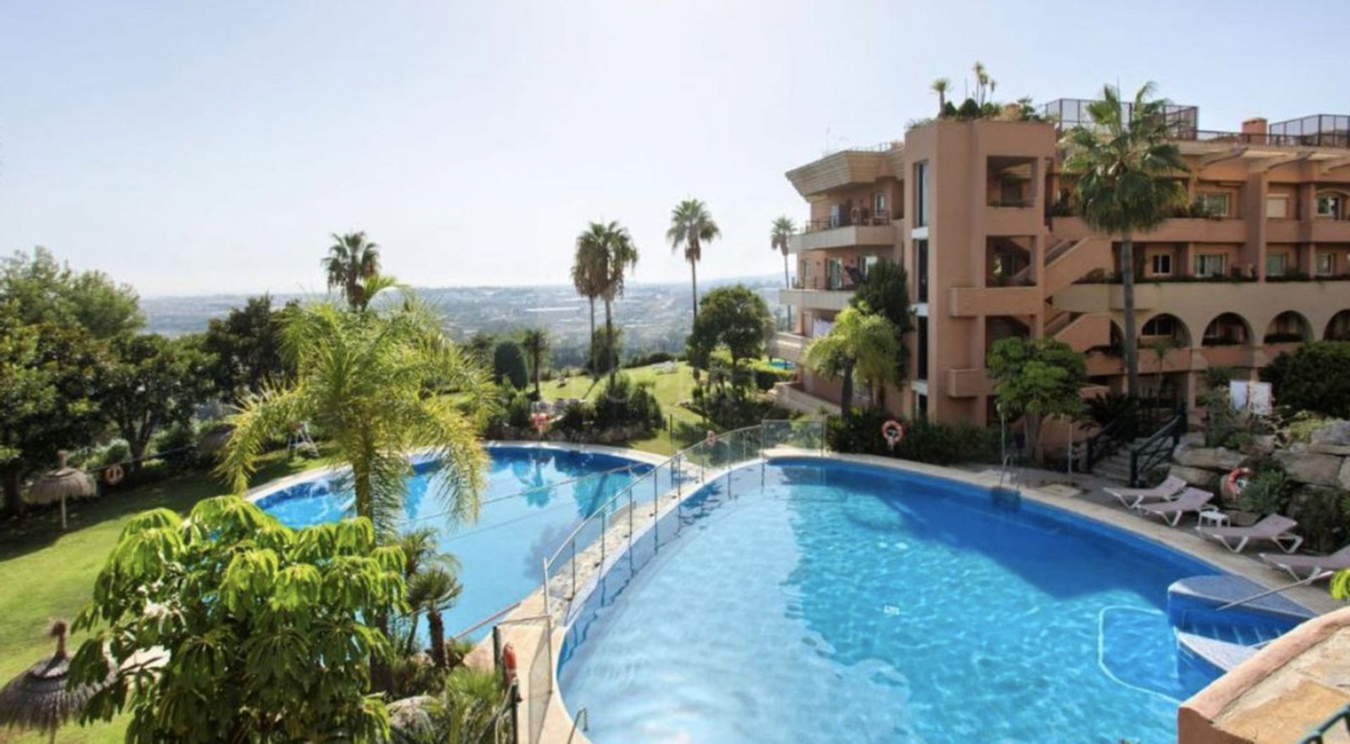 Condominium in Marbella, Andalucía 11185988