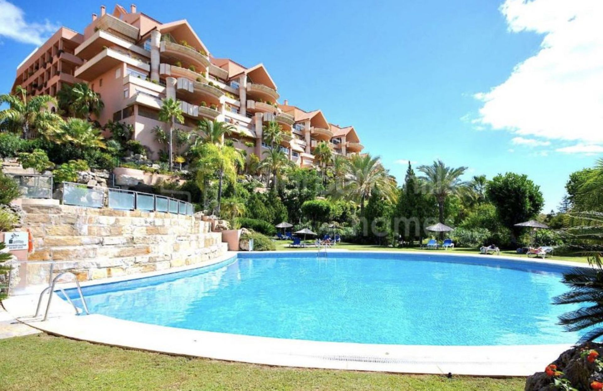 Condominium in Marbella, Andalucía 11185988