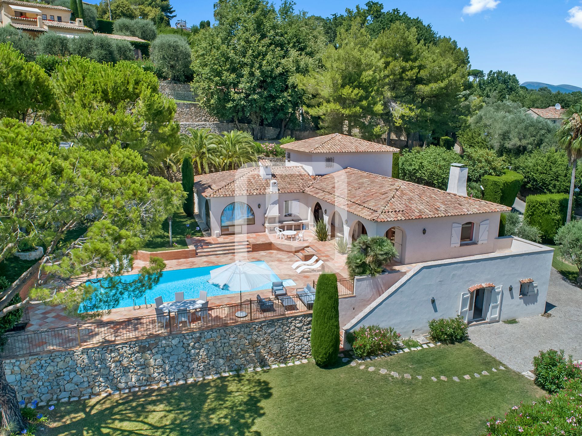 Talo sisään Mougins, Provence-Alpes-Cote d'Azur 11186444