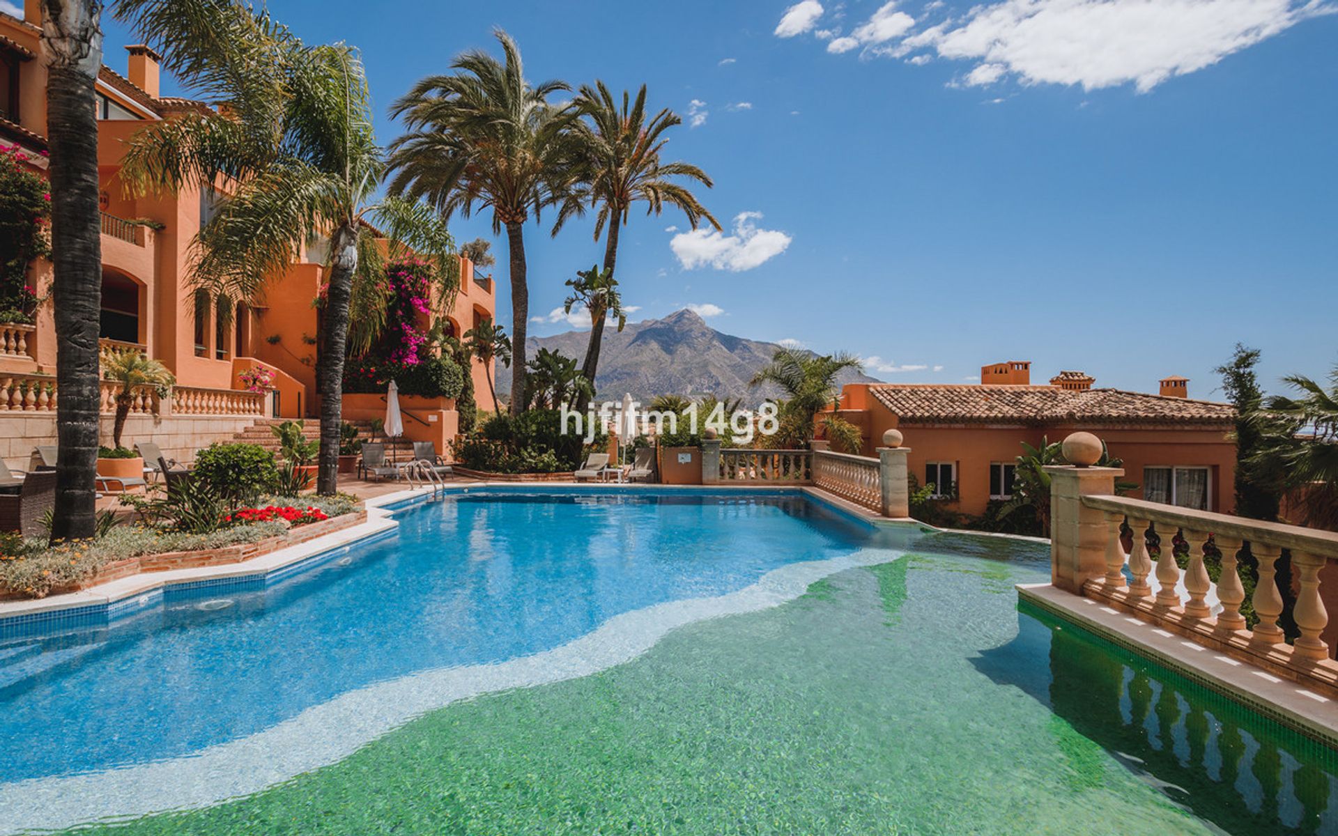 Condominium in Marbella, Andalucía 11187094