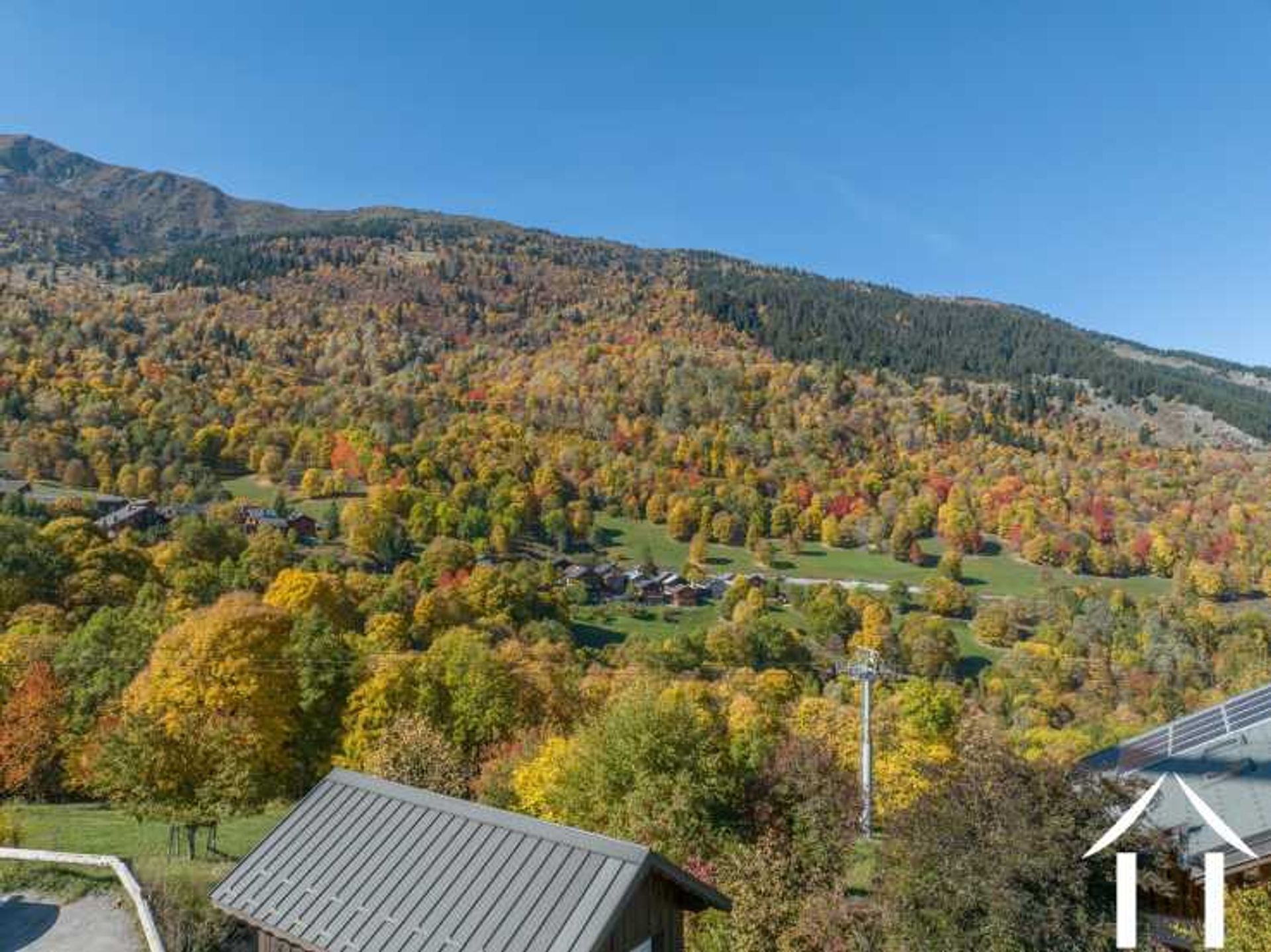 casa en Les Allues, Auvernia-Ródano-Alpes 11187231