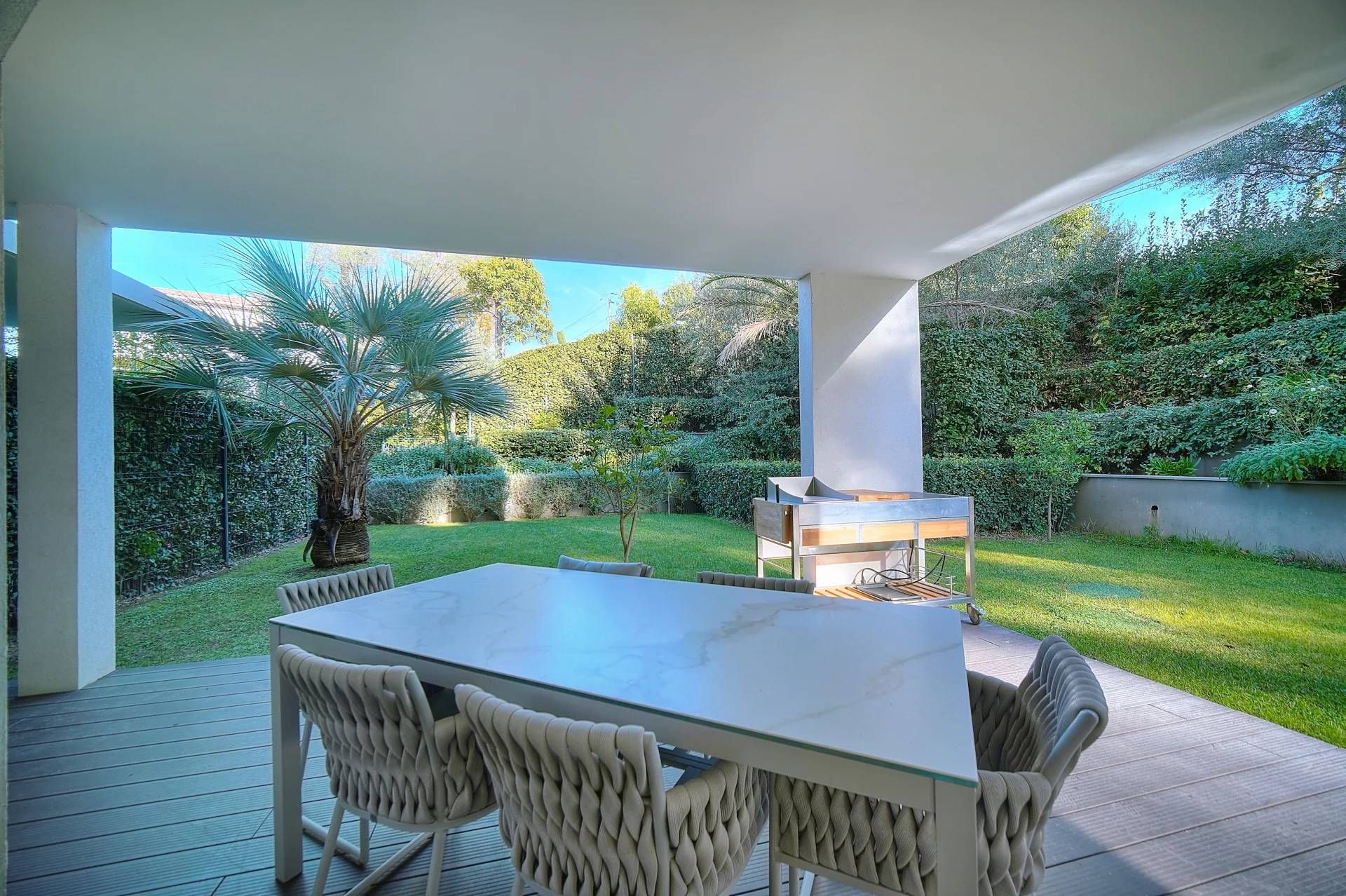 Condominio nel Antibes, Provence-Alpes-Côte d'Azur 11187344