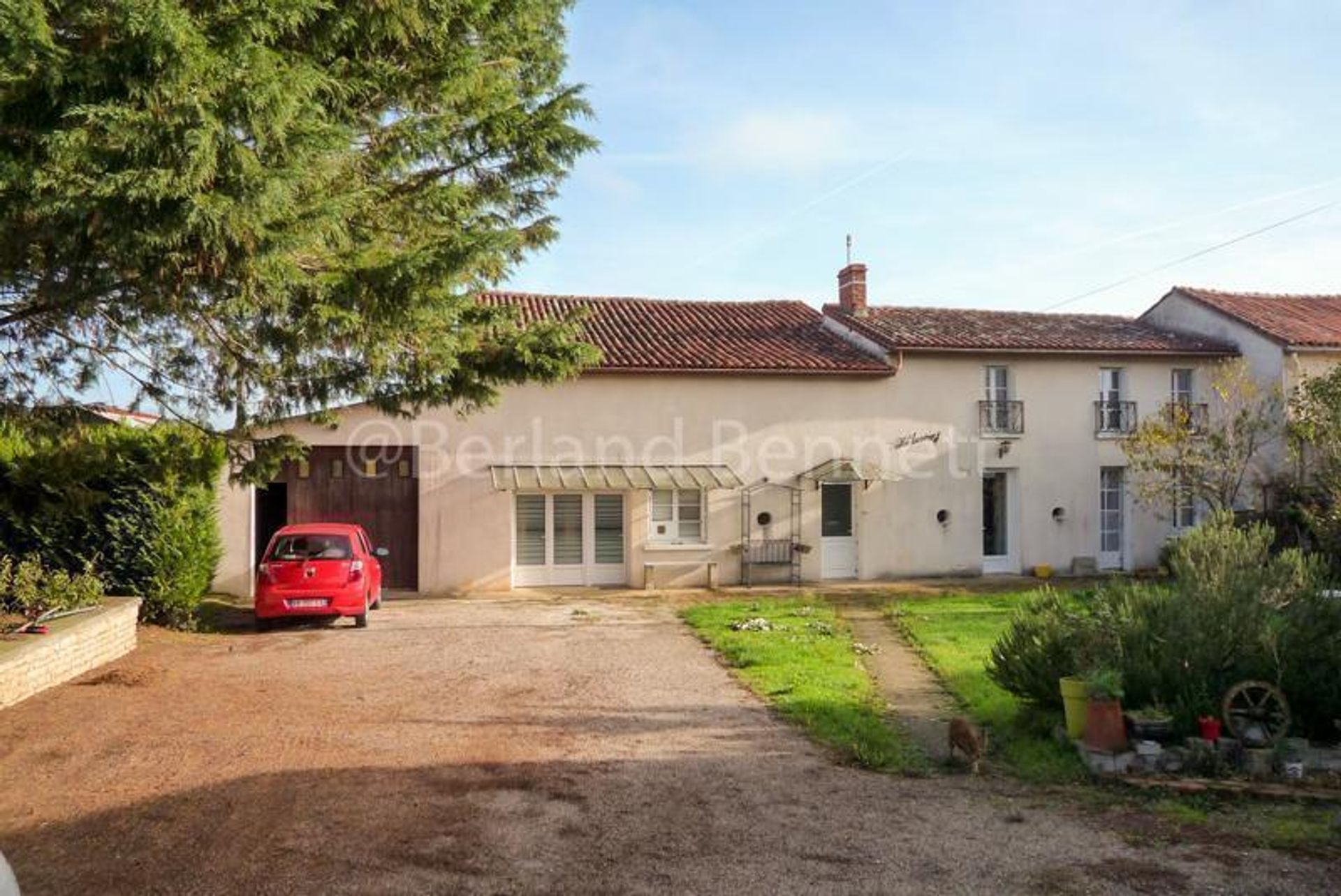 House in Ruffec, Nouvelle-Aquitaine 11187426