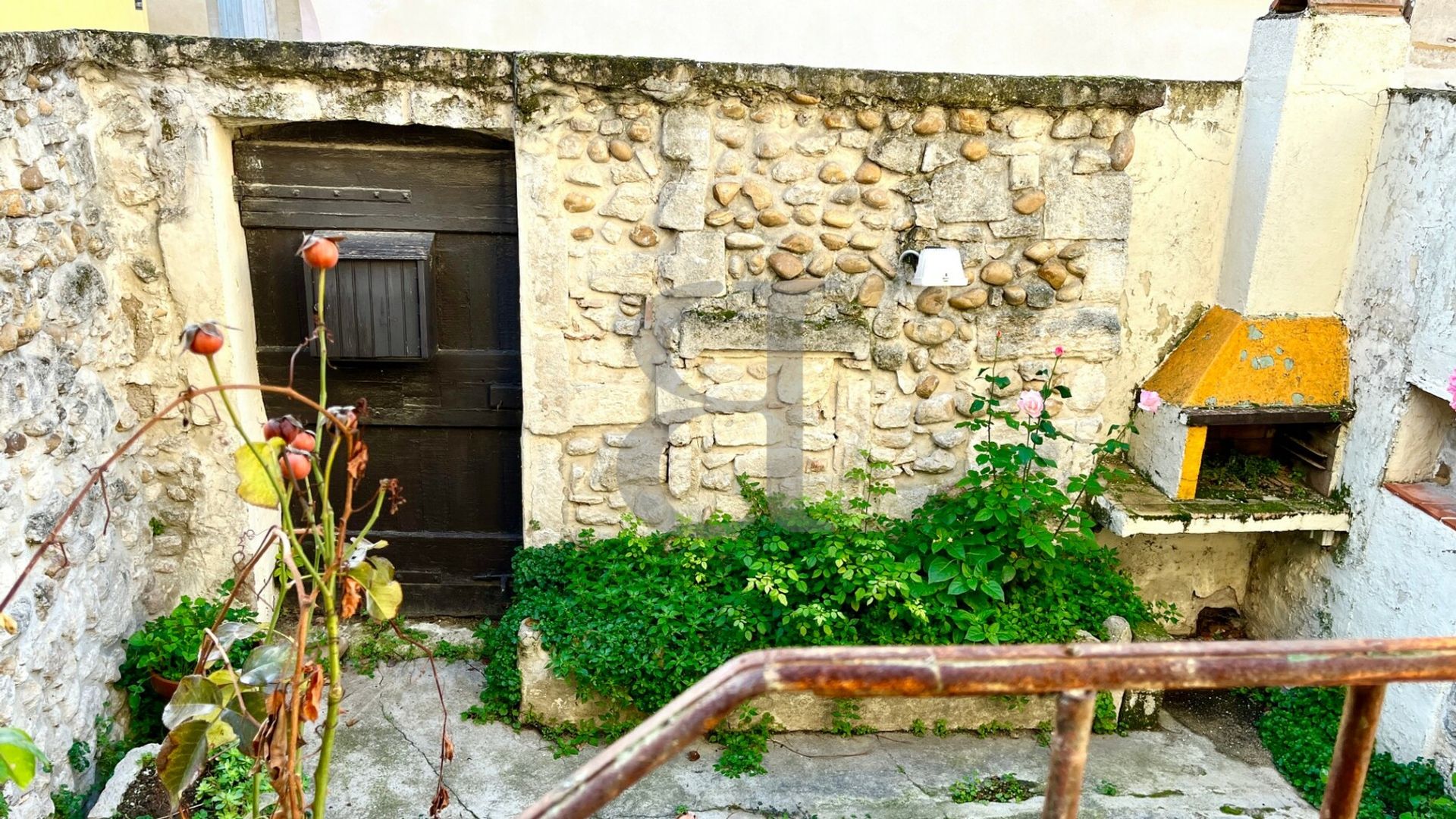 House in Saint-Rémy-de-Provence, Provence-Alpes-Côte d'Azur 11187433