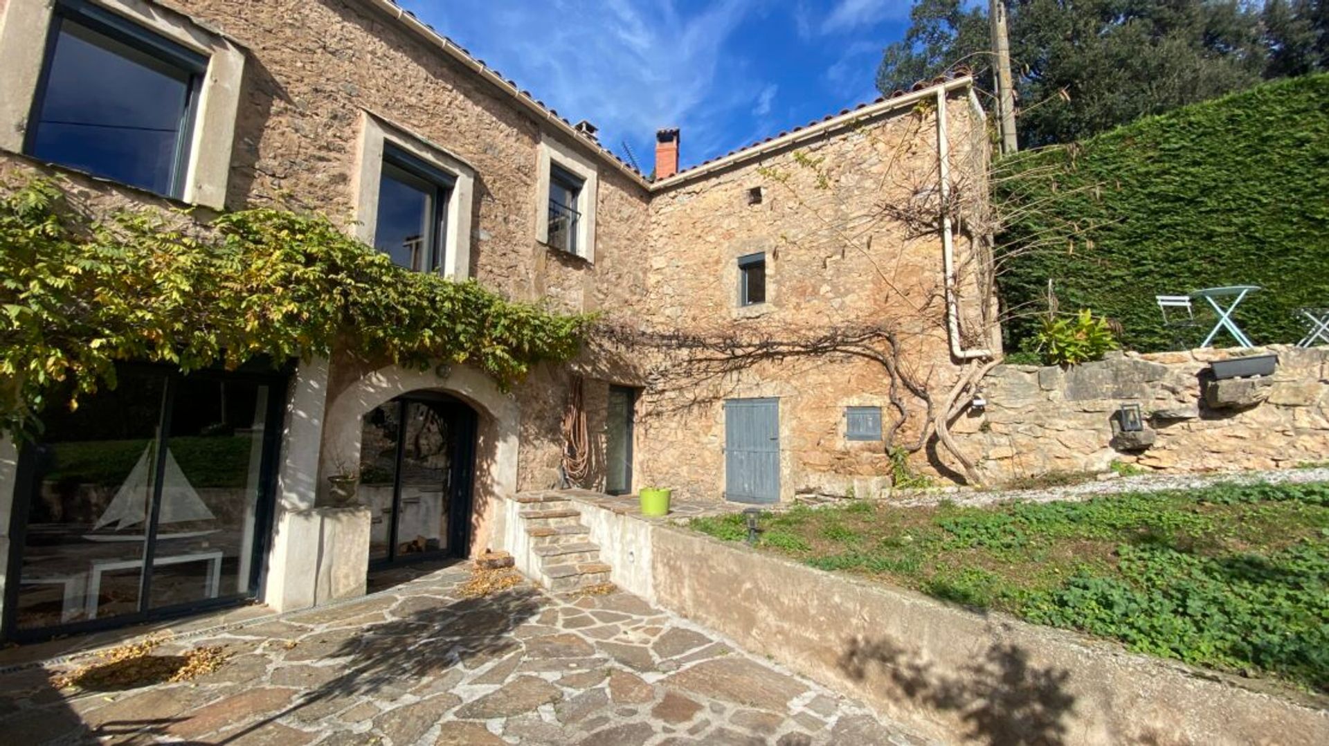 房子 在 Saint-Chinian, Occitanie 11187696