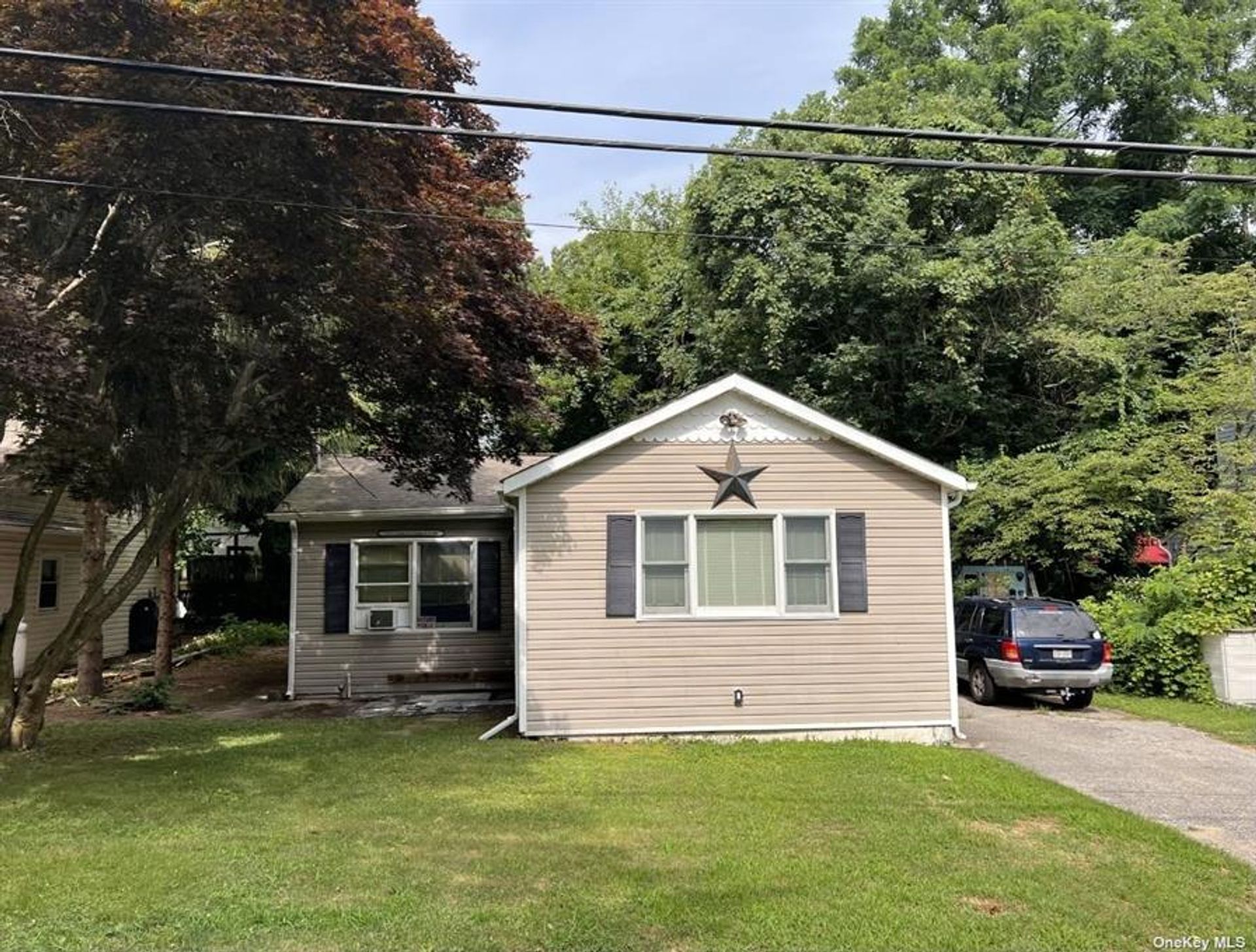 House in Sound Beach, New York 11188084