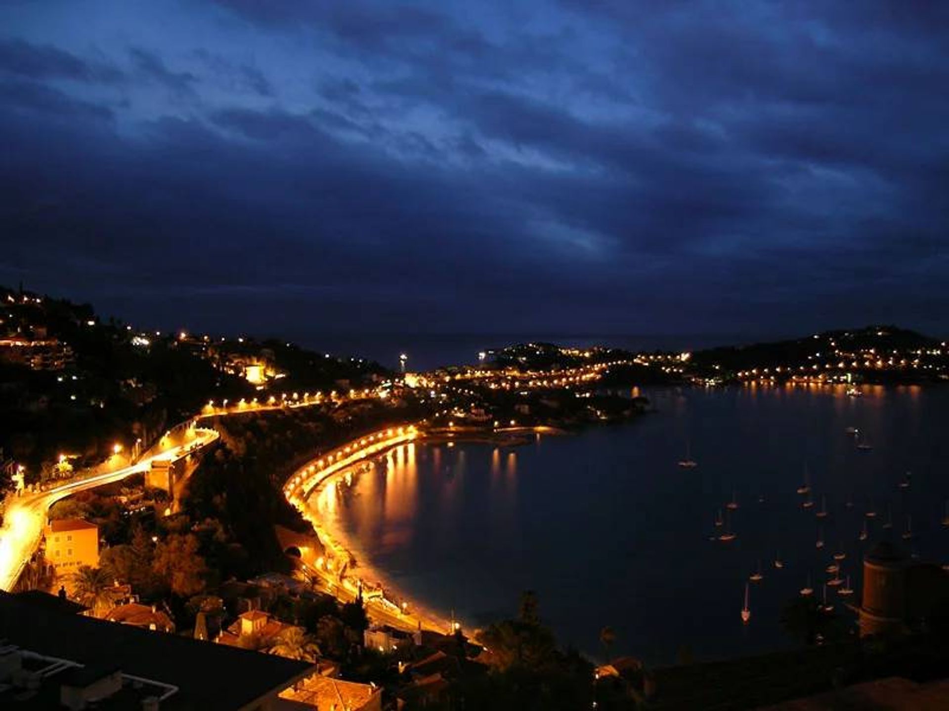 Talo sisään Villefranche-sur-Mer, Provence-Alpes-Côte d'Azur 11189565