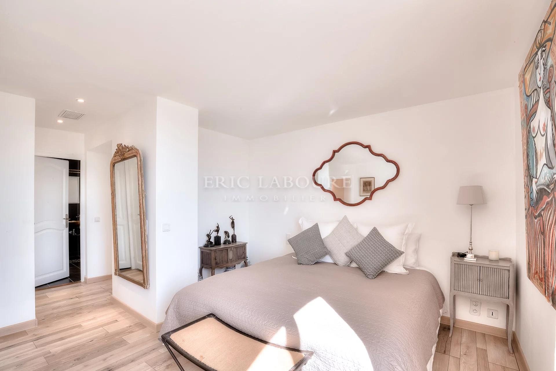 σπίτι σε Mougins, Alpes-Maritimes 11190079