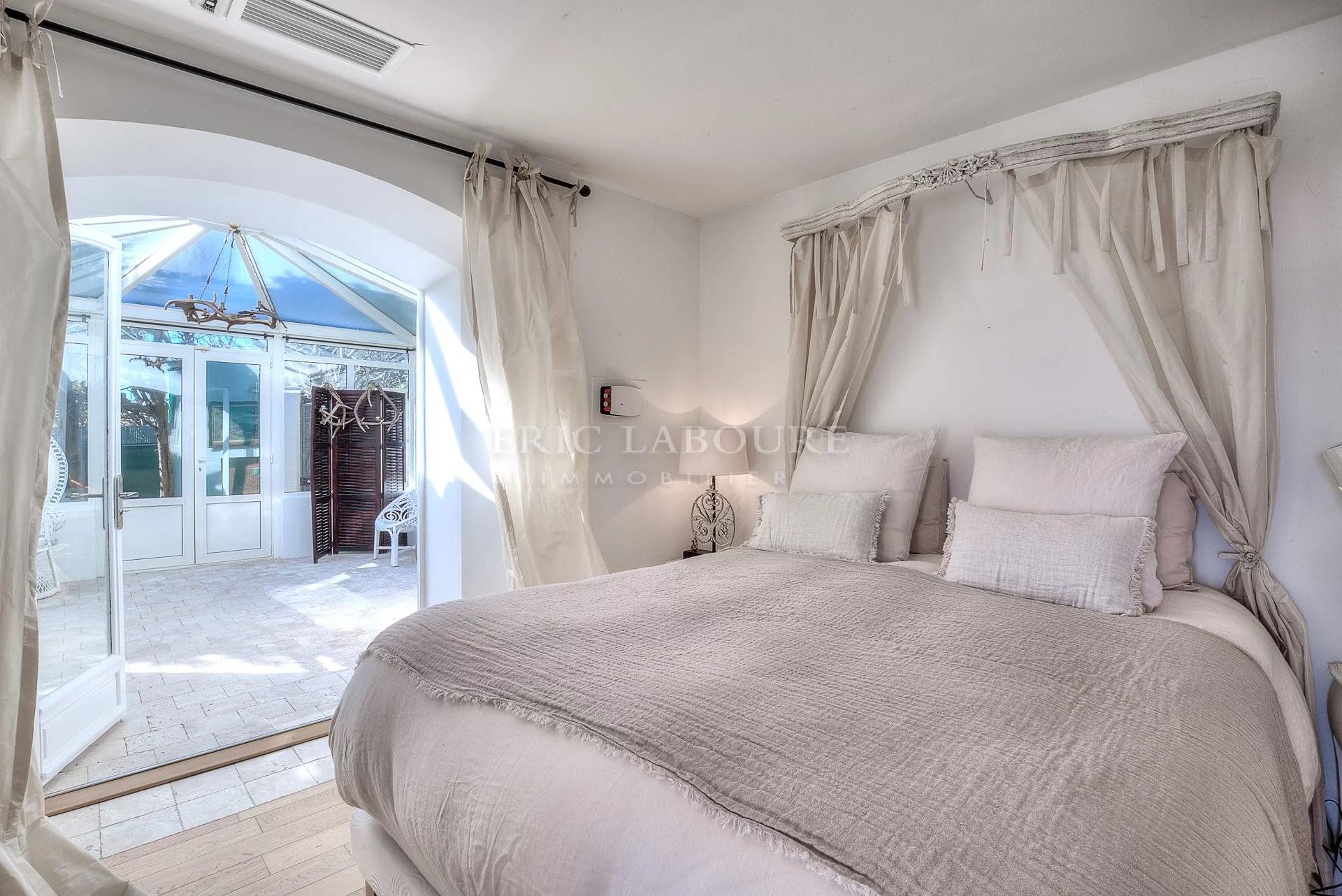 σπίτι σε Mougins, Alpes-Maritimes 11190079