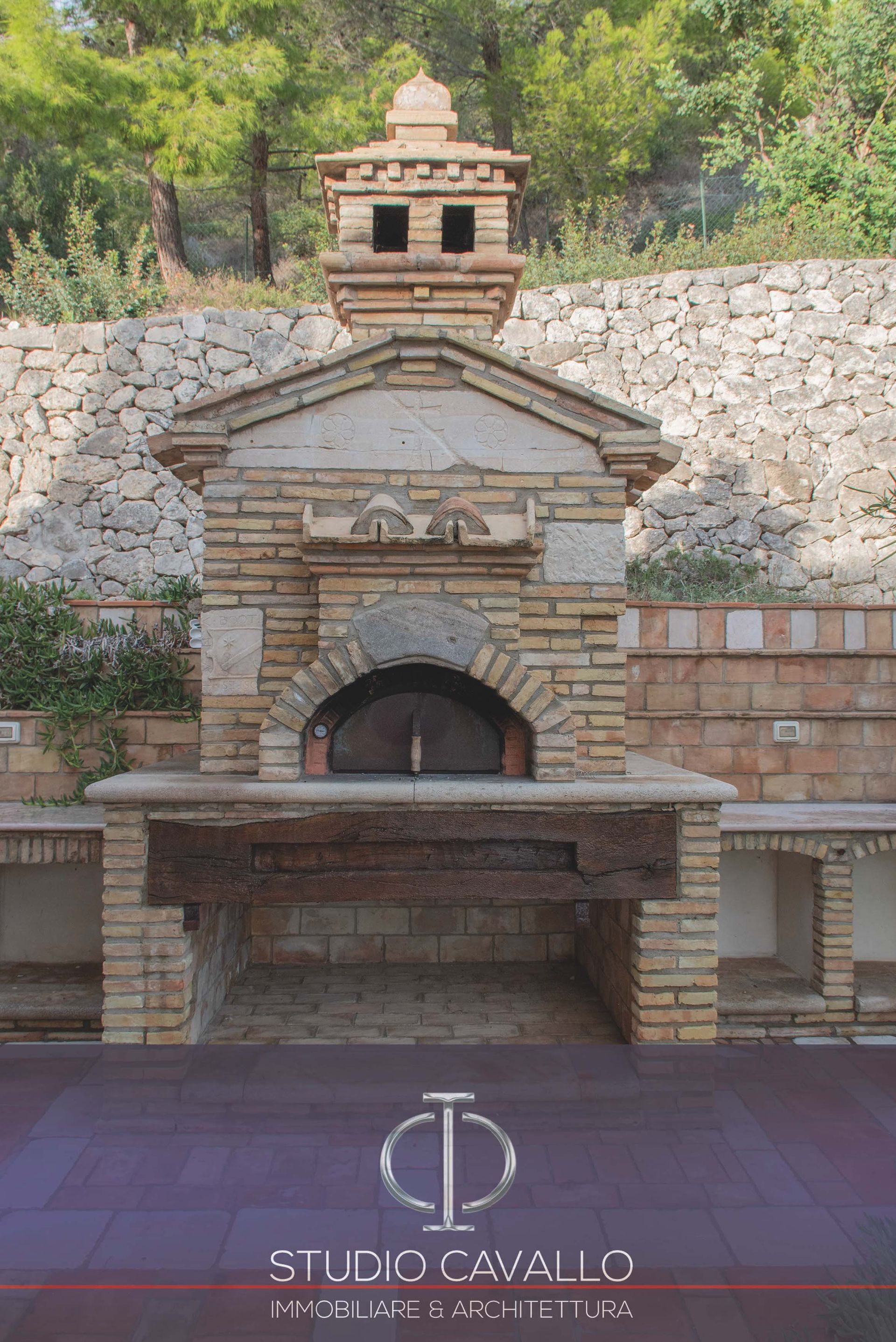 σπίτι σε Monte Sant'Angelo, Apulia 11192392