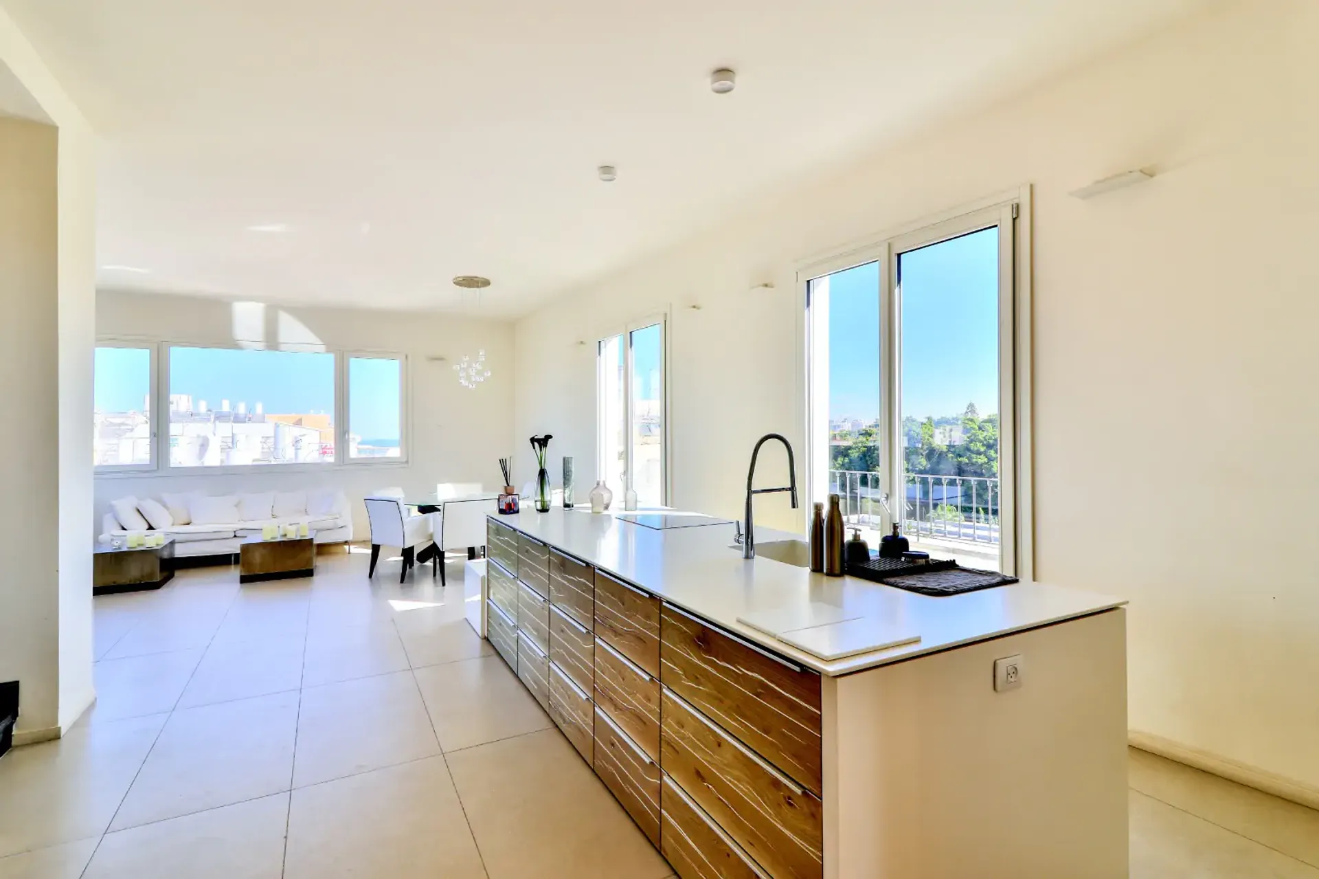 Residential in Tel Aviv-Yafo, Dizengoff Street 11192564