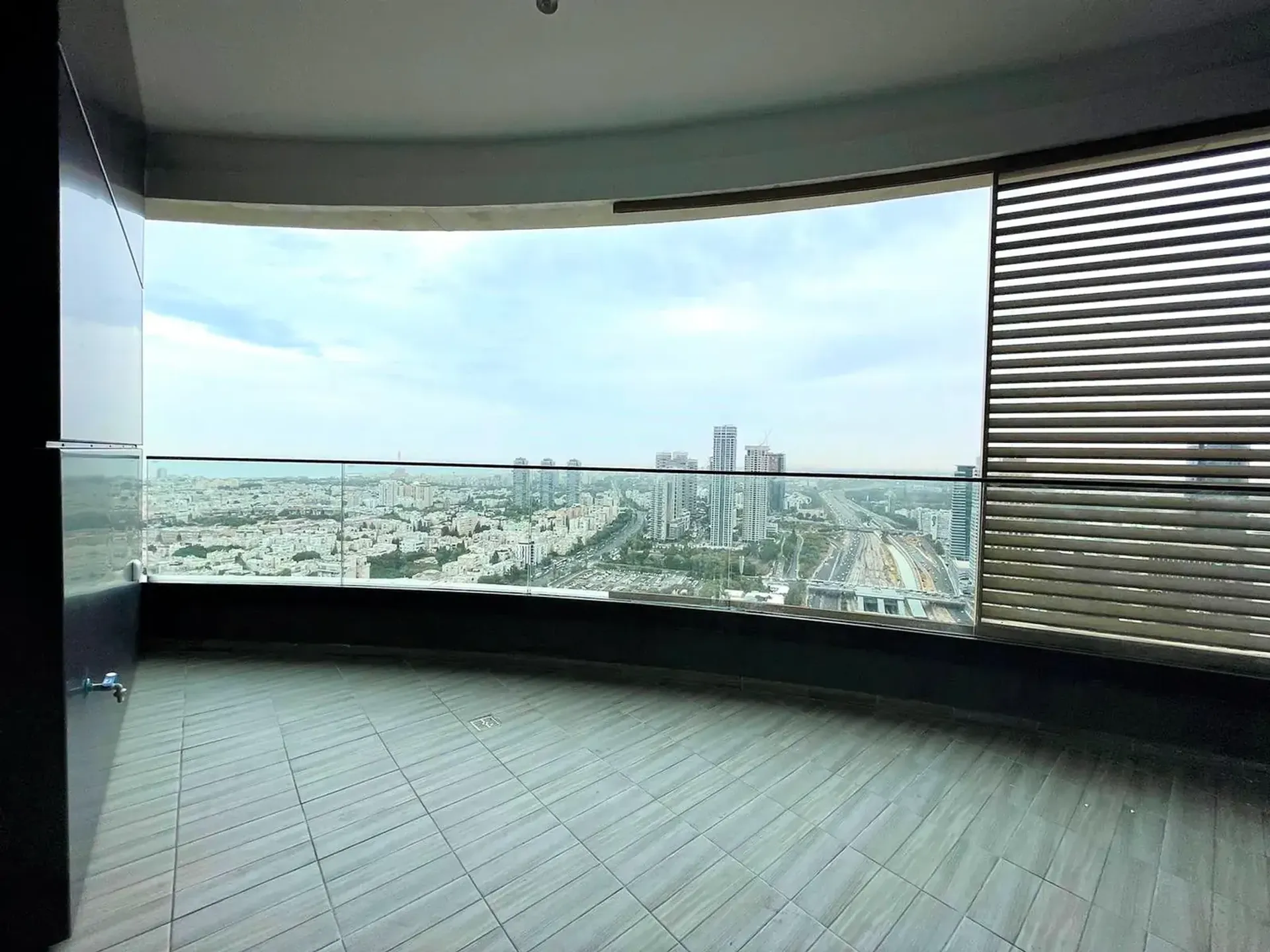 Residential in Tel Aviv-Yafo, Derech Menachem Begin 11193327