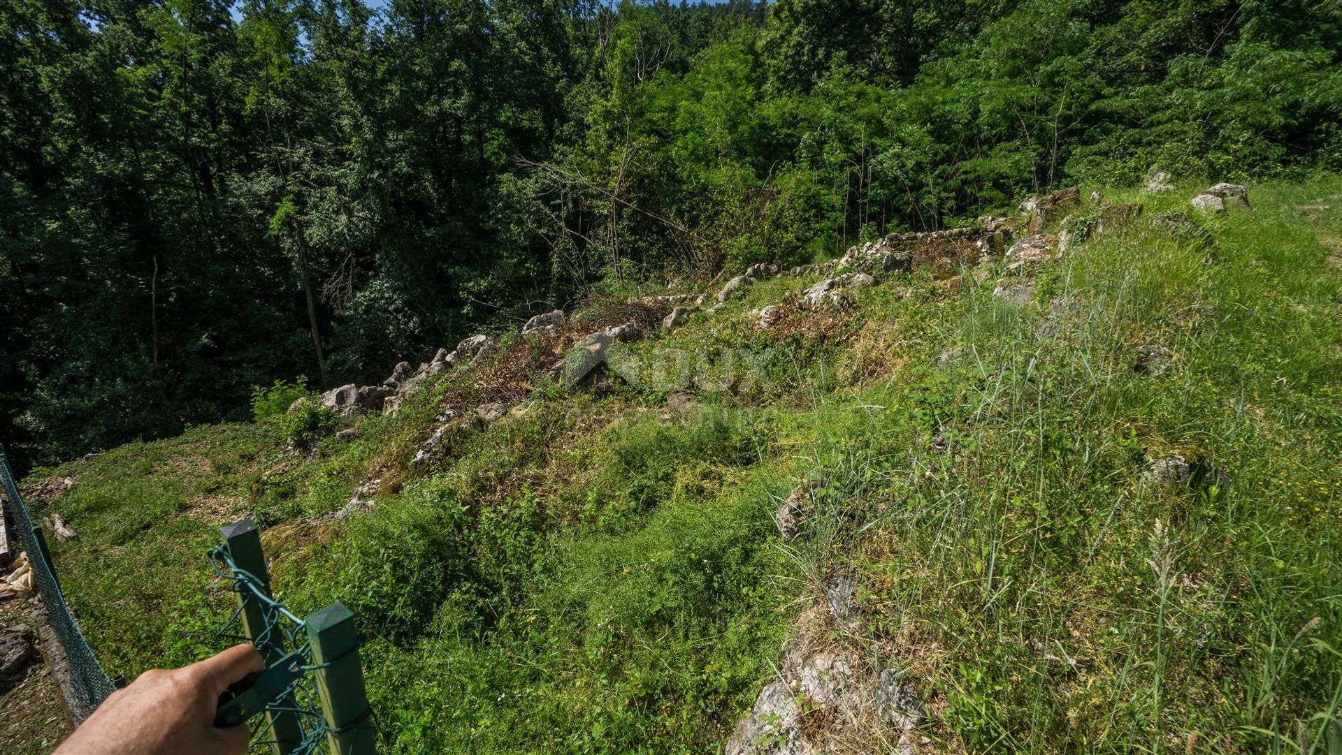 土地 在 Lovran, Primorje-Gorski Kotar County 11193620