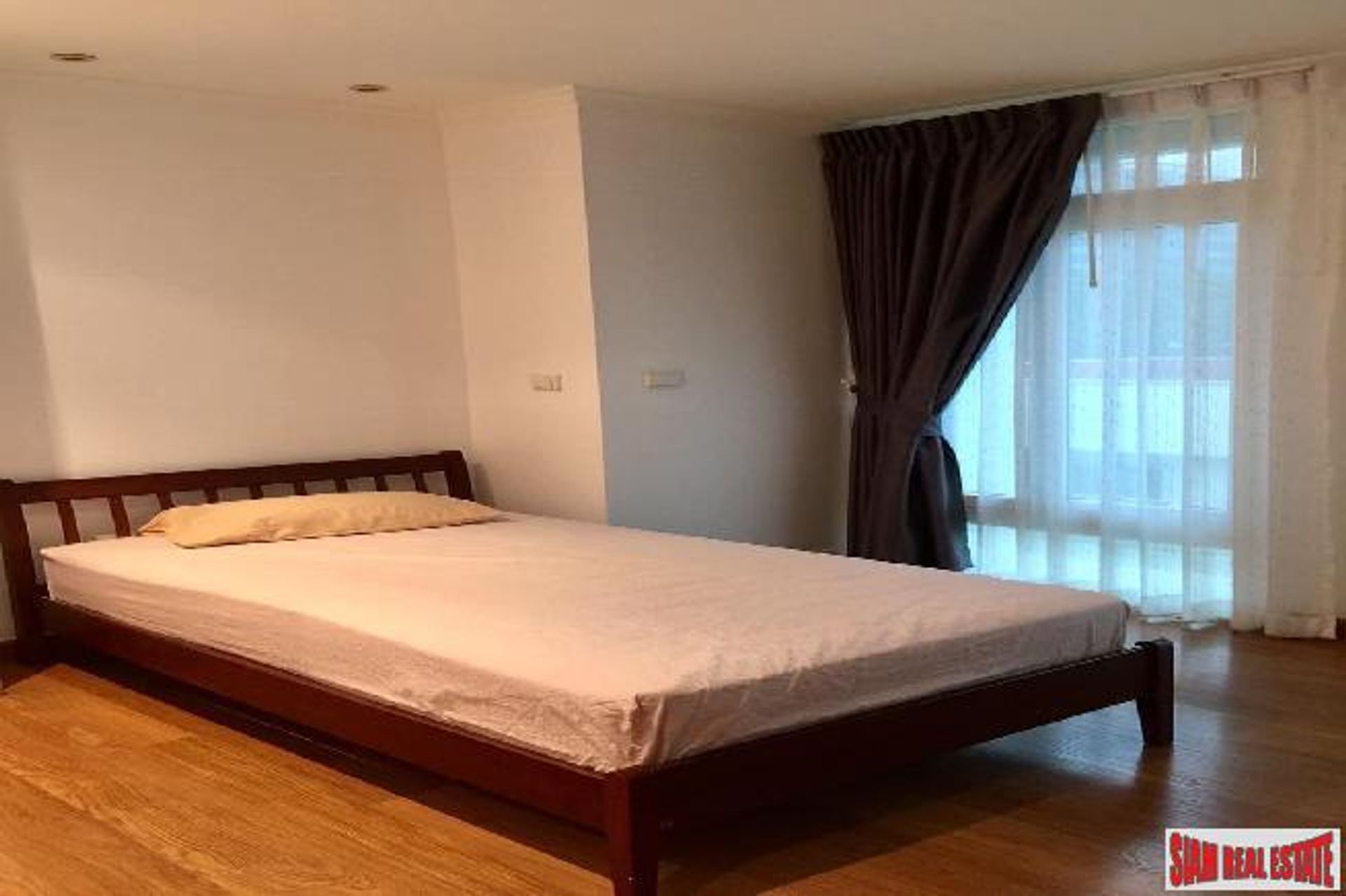 Condominium in Ban Na Lied, Krung Thep Maha Nakhon 11195262