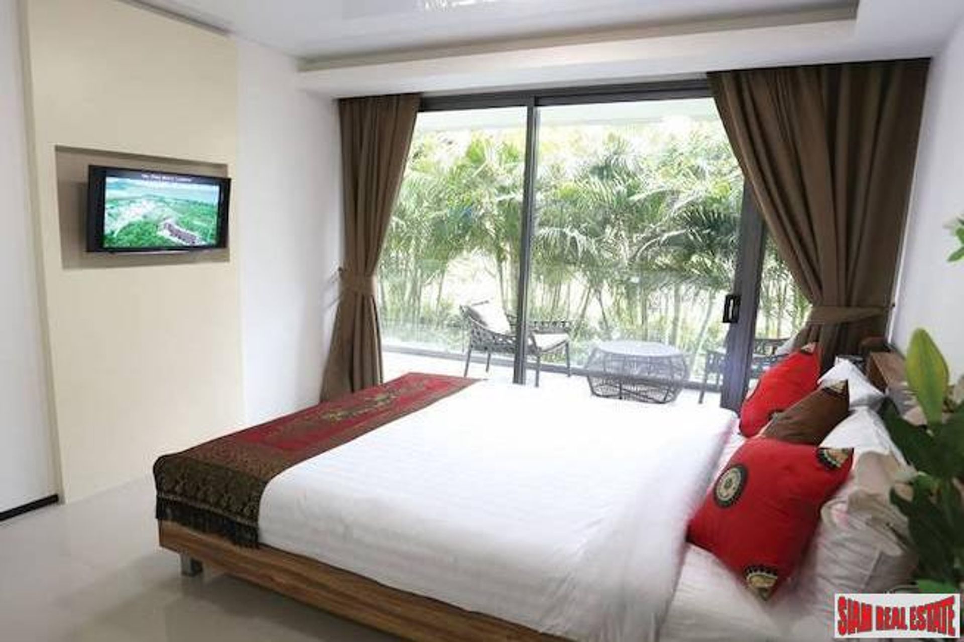 Condominium in Ban Phrom Thep, Phuket 11195504