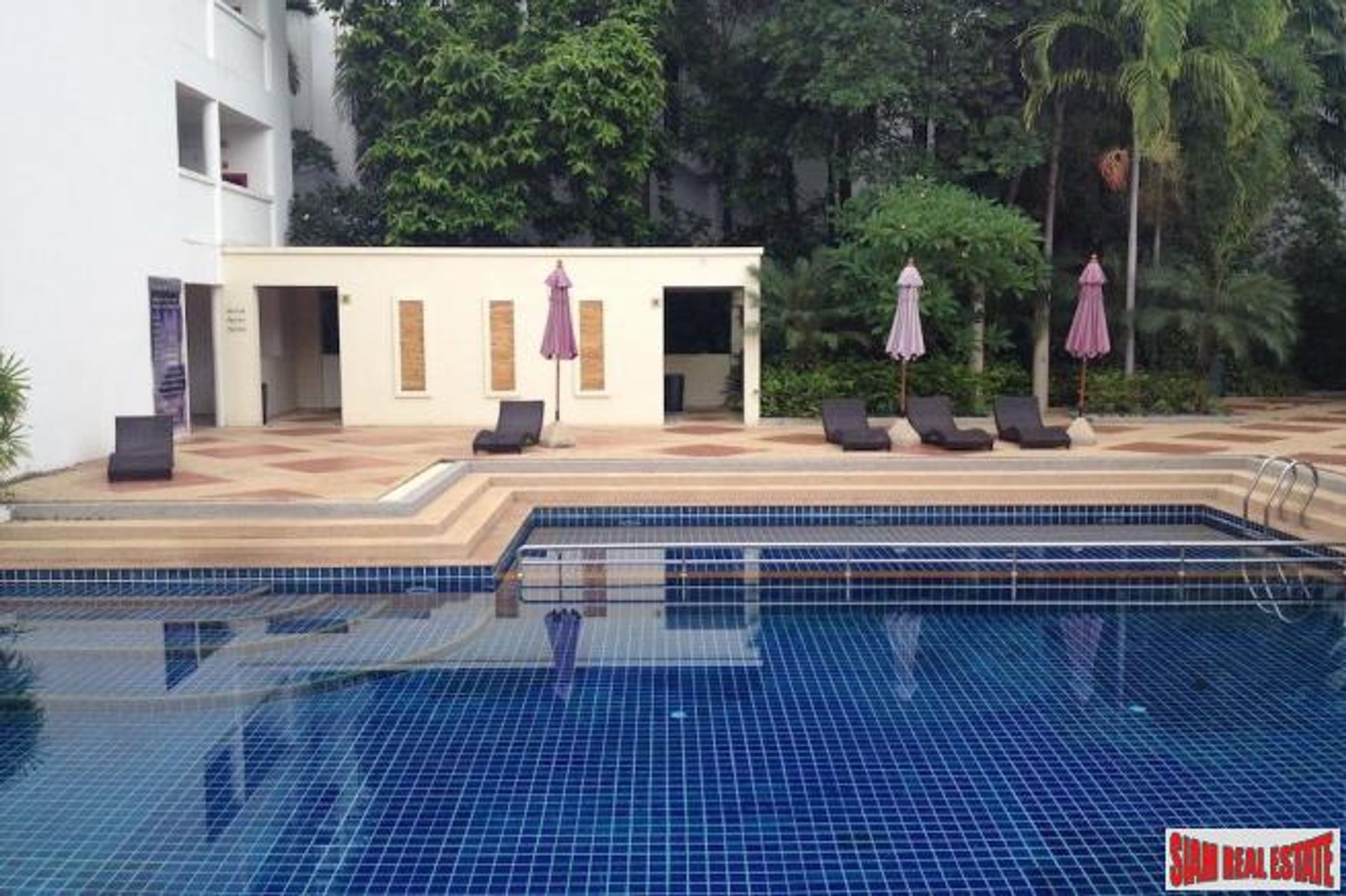 Condominium dans Ban Patong, Phuket 11195937