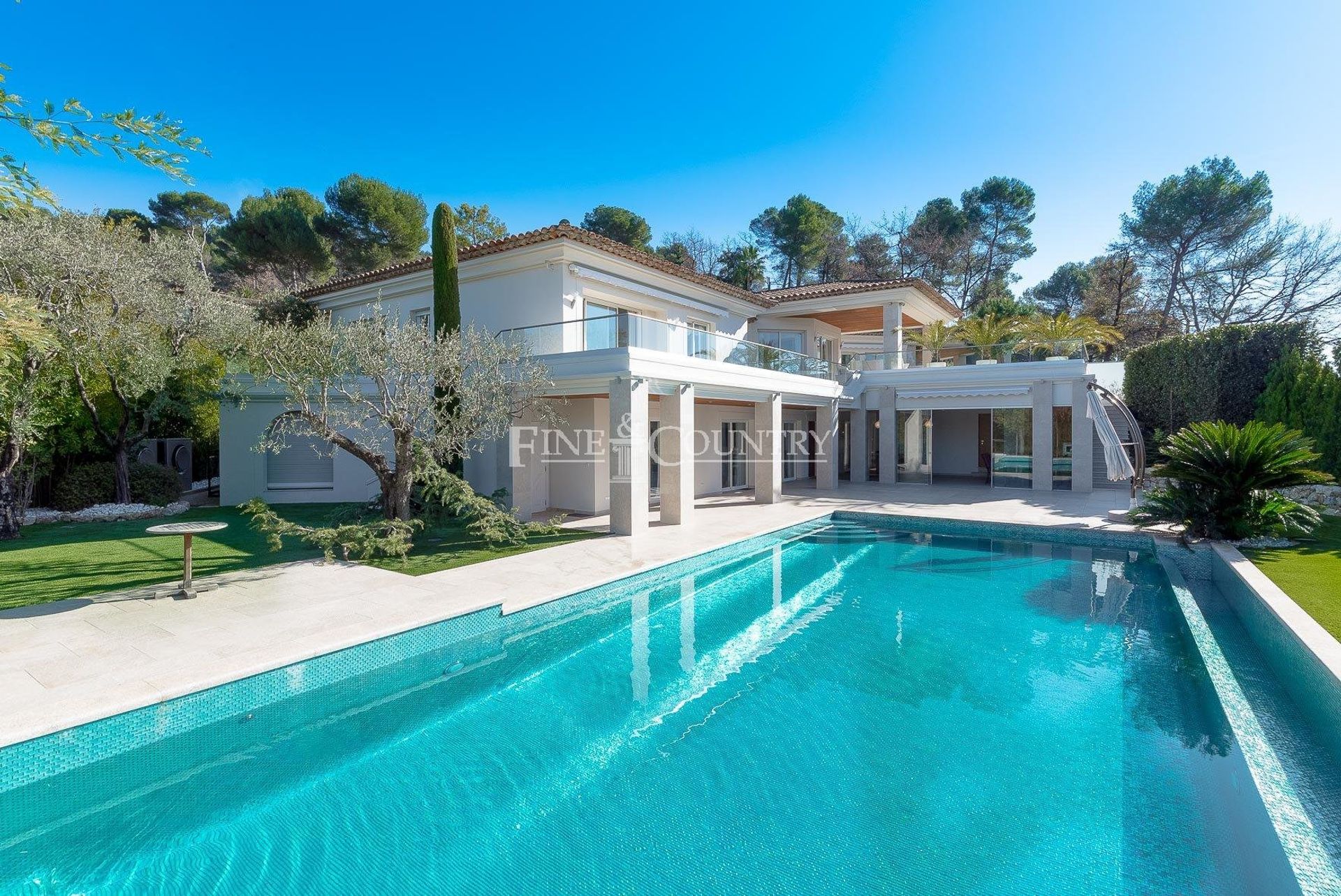 Talo sisään Mougins, Provence-Alpes-Cote d'Azur 11196888