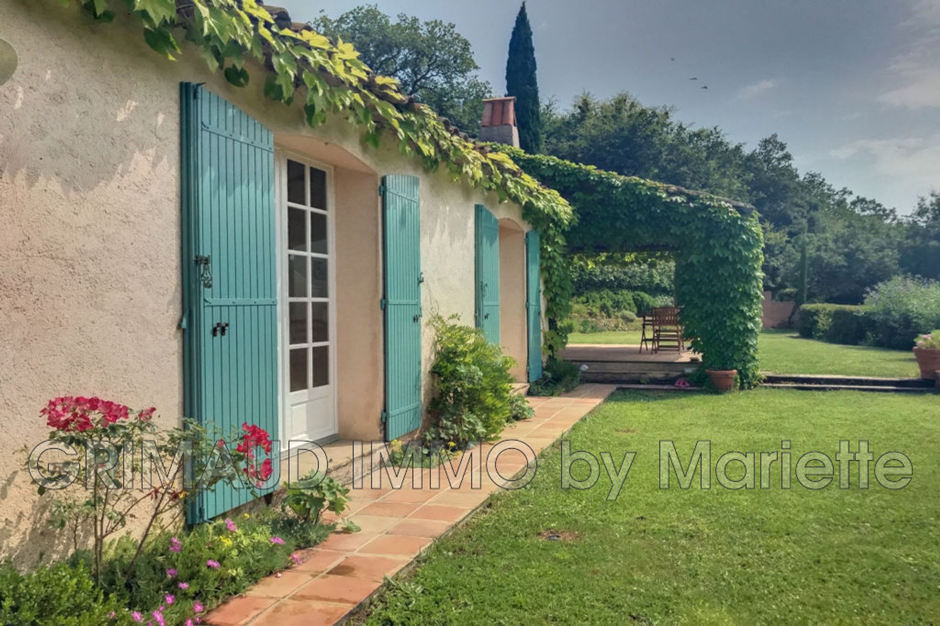 σπίτι σε Grimaud, Provence-Alpes-Côte d'Azur 11197035