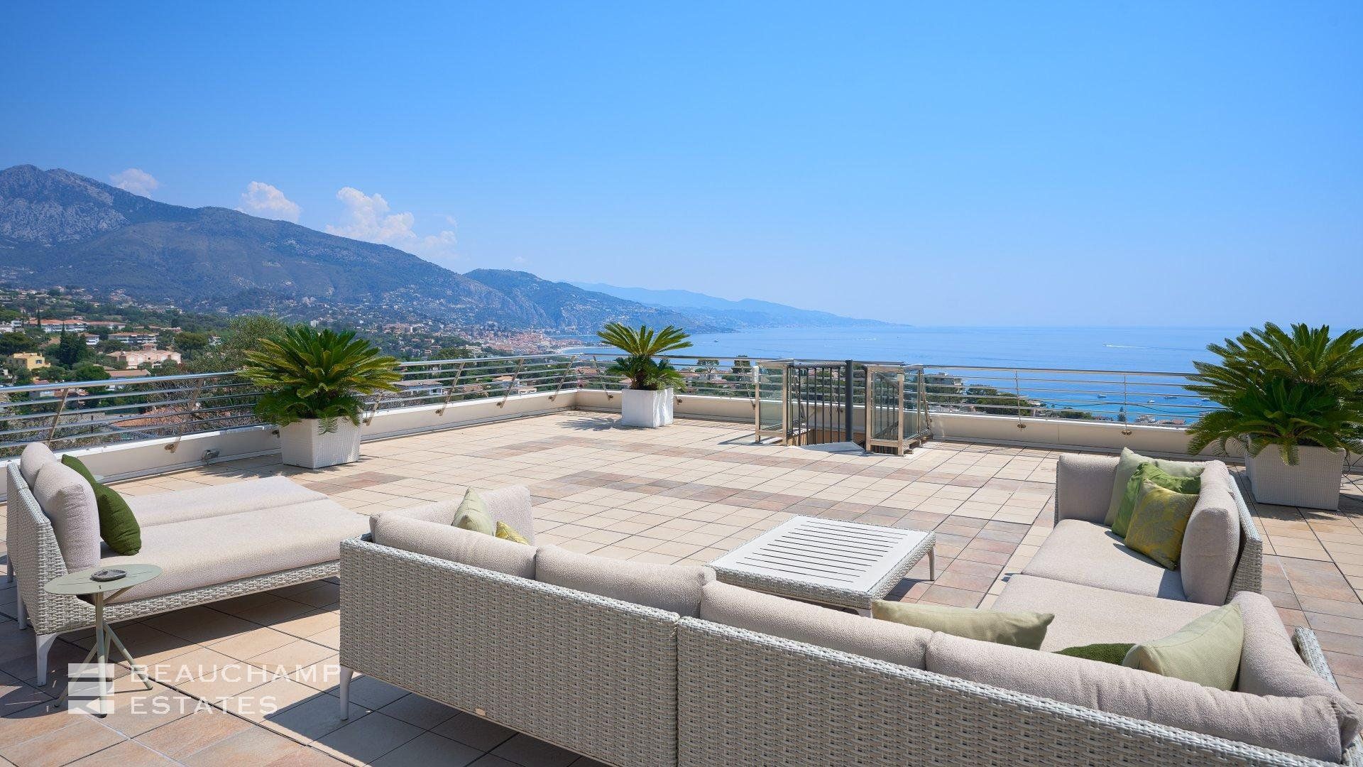 Condominium in Roquebrune, Provence-Alpes-Cote d'Azur 11197383