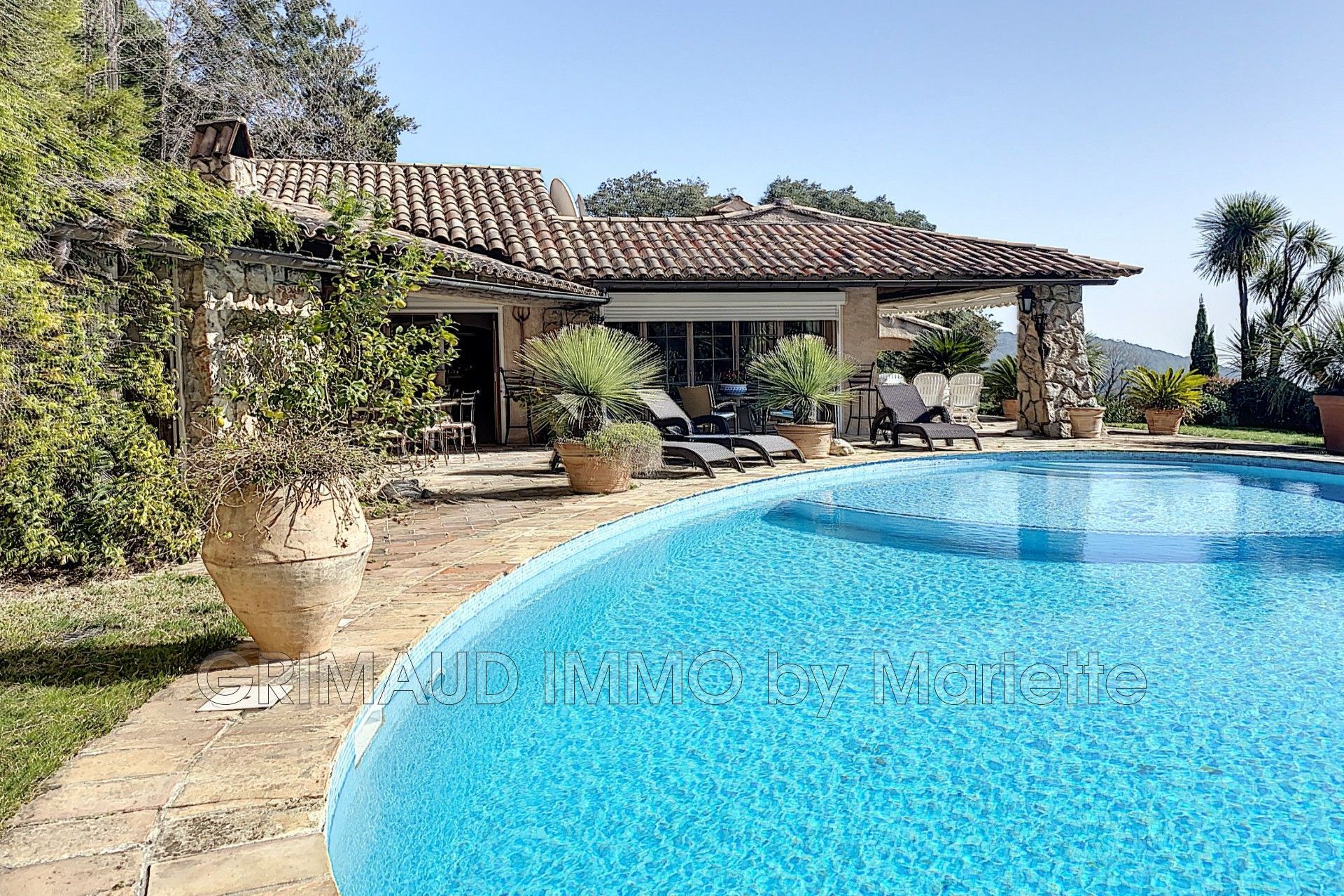 Rumah di La Garde-Freinet, Provence-Alpes-Cote d'Azur 11197404