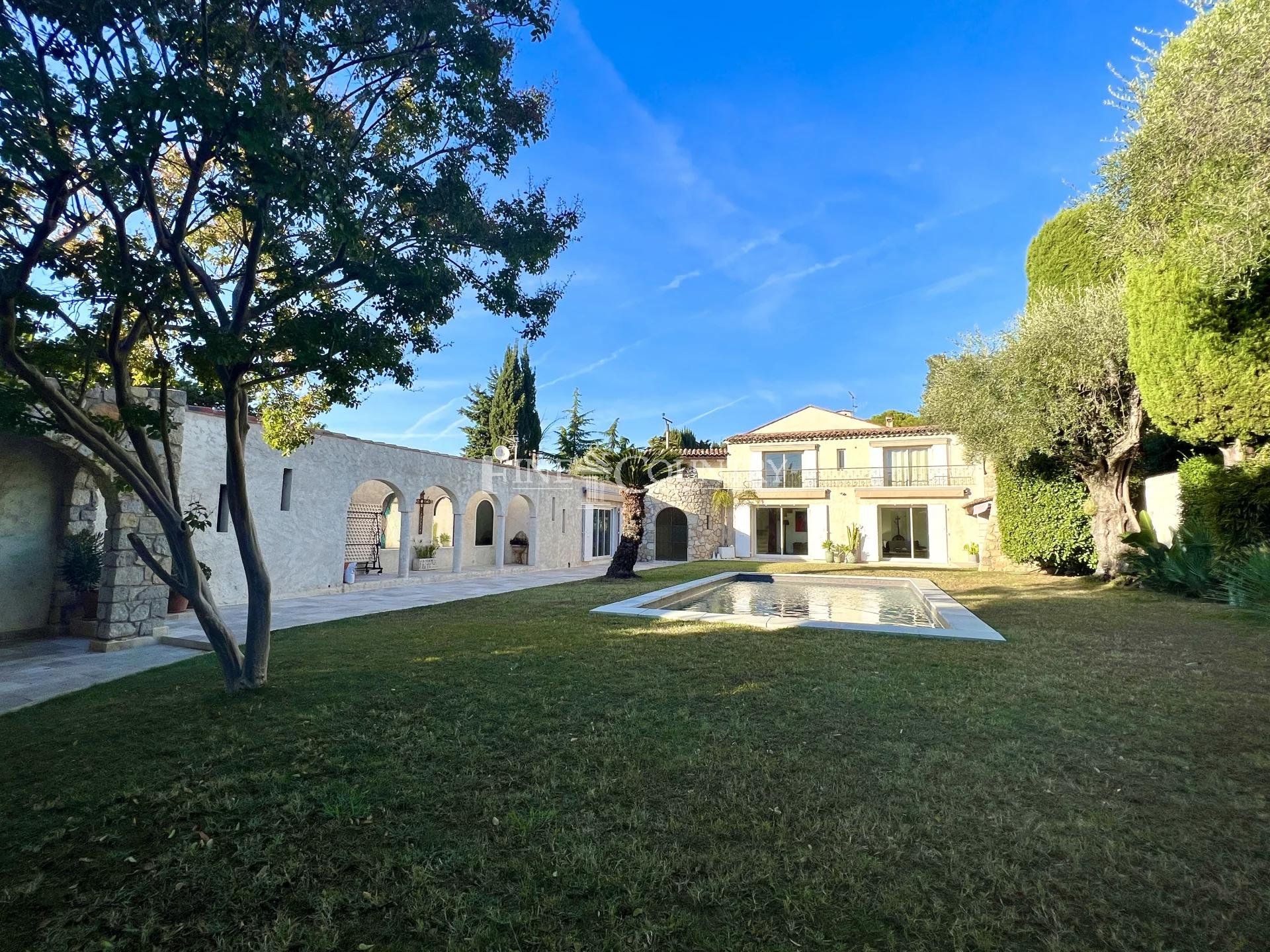 Hus i Mougins, Provence-Alpes-Cote d'Azur 11197551