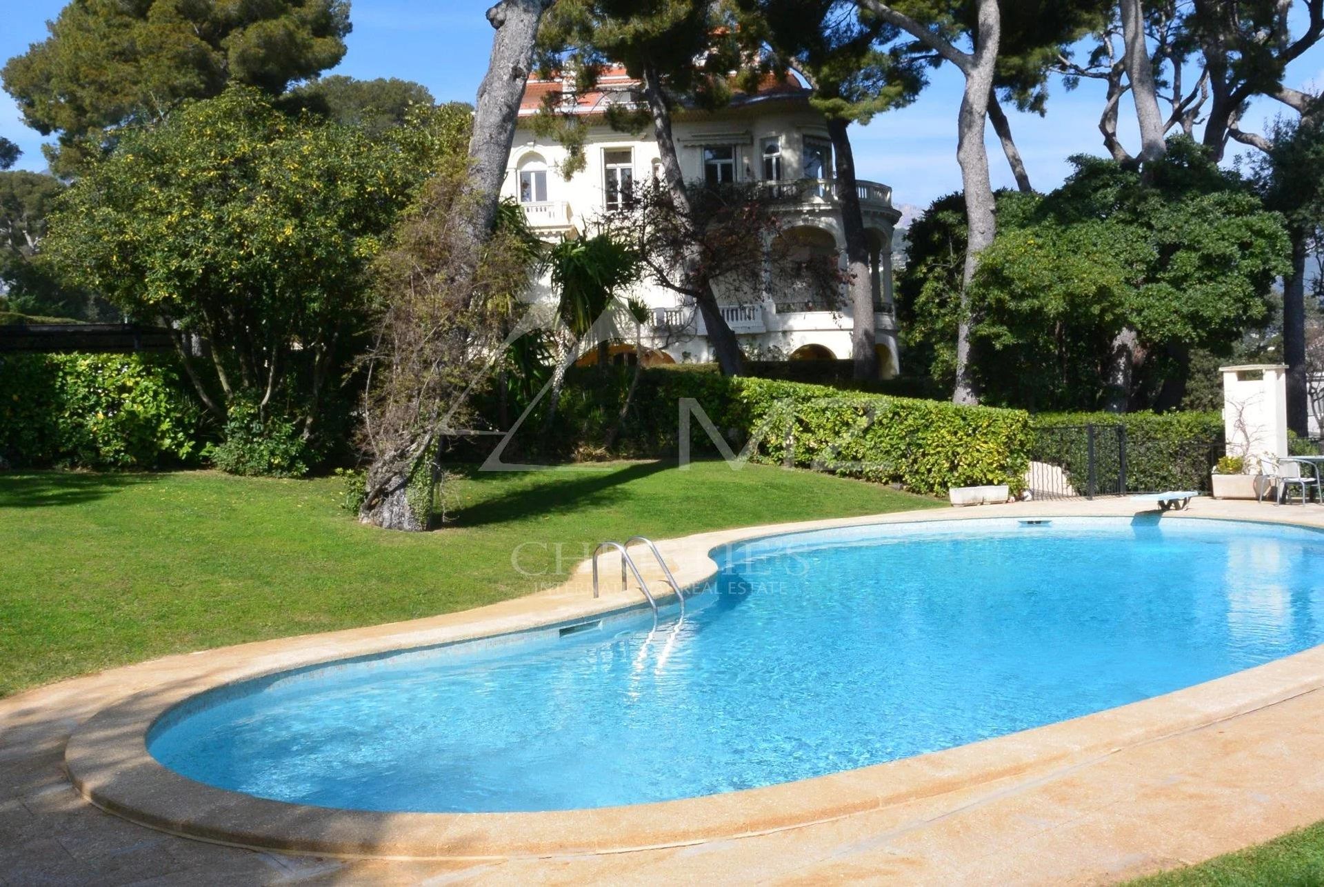 Osakehuoneisto sisään Roquebrune-Cap-Martin, Provence-Alpes-Côte d'Azur 11197943