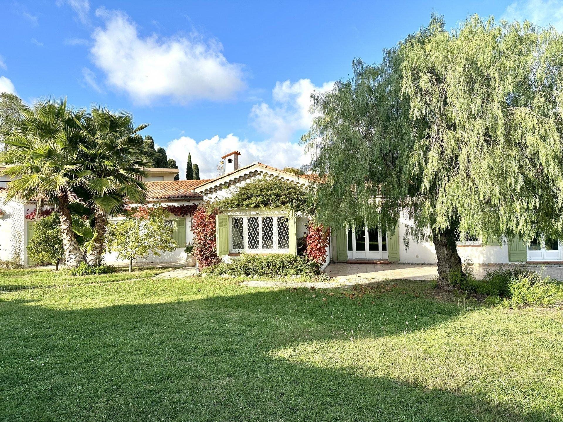 rumah dalam Juan-les-Pins, Provence-Alpes-Côte d'Azur 11197975