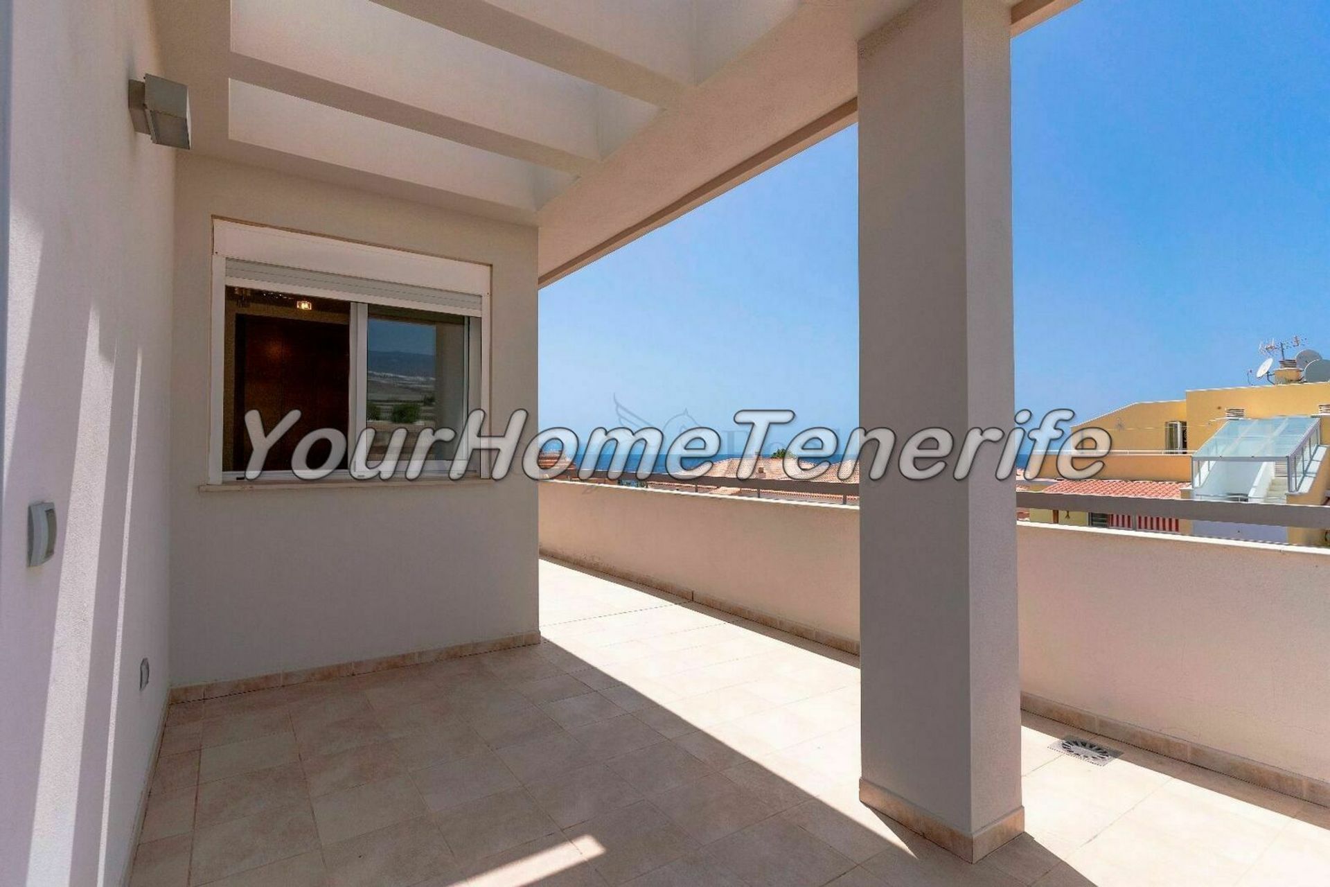 Condominium in Guia de Isora, Canary Islands 11198816