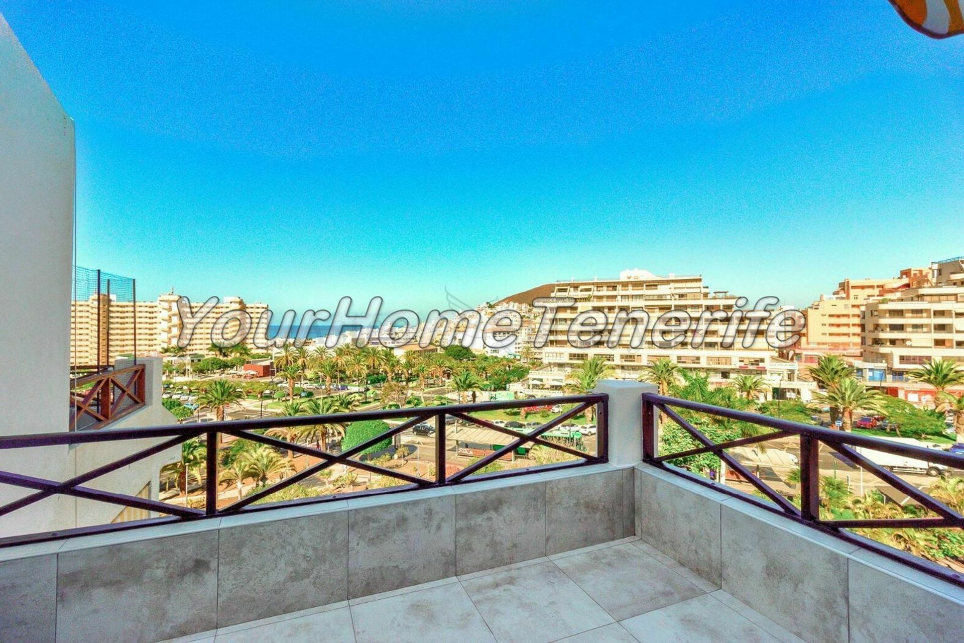 عمارات في لوس كريستيانوس, جزر الكناري 11198891