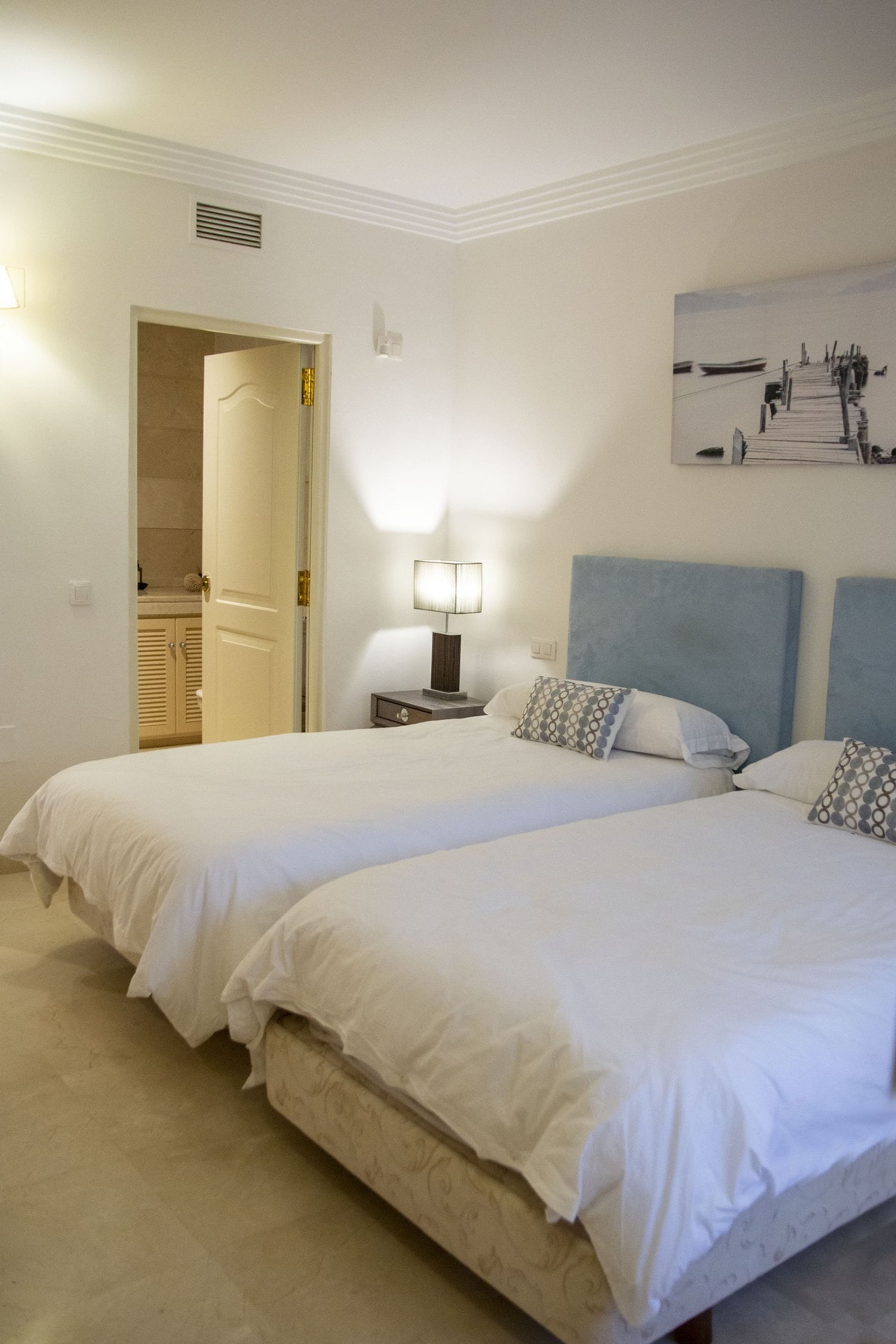 Condominium dans San Pedro de Alcántara, Andalousie 11199071