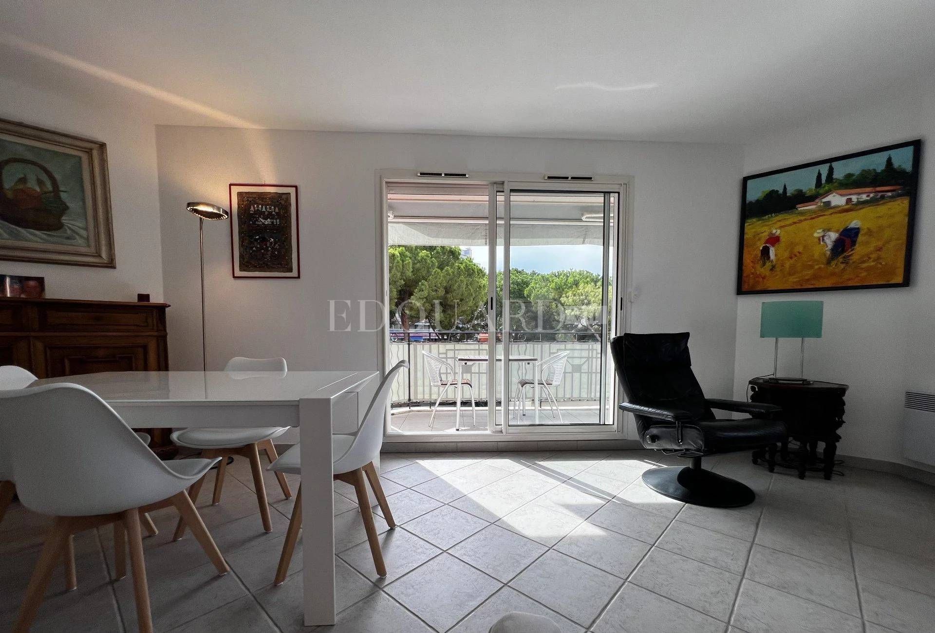 Condominium in Roquebrune-Cap-Martin, Provence-Alpes-Côte d'Azur 11201273